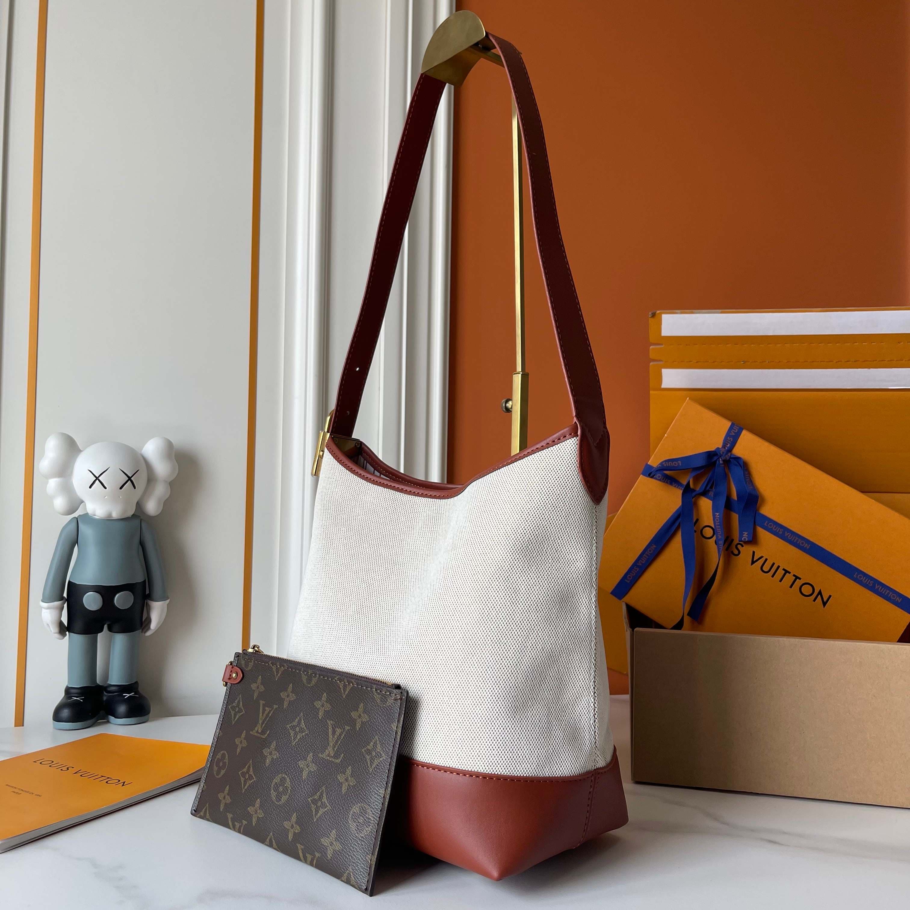 Louis Vuitton White Small Shoulder Bag M25468