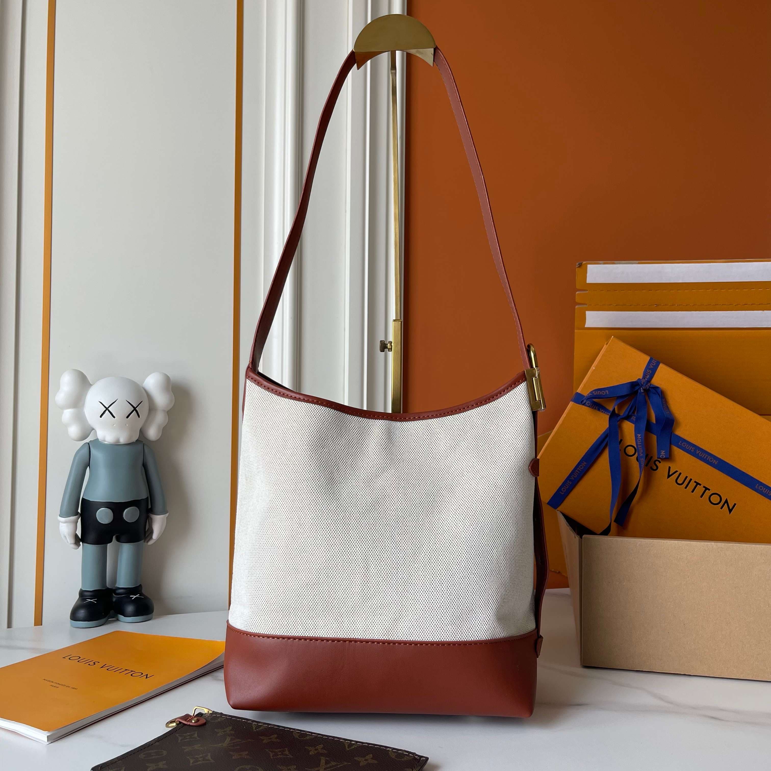 Louis Vuitton White Small Shoulder Bag M25468