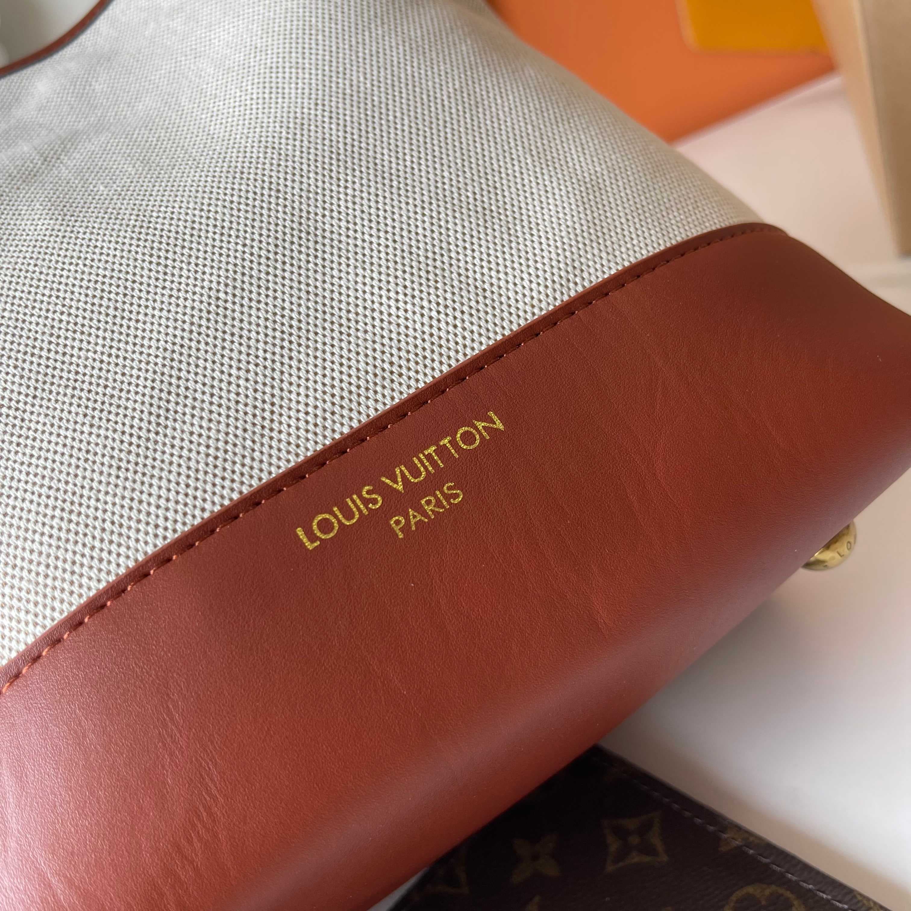 Louis Vuitton White Small Shoulder Bag M25468