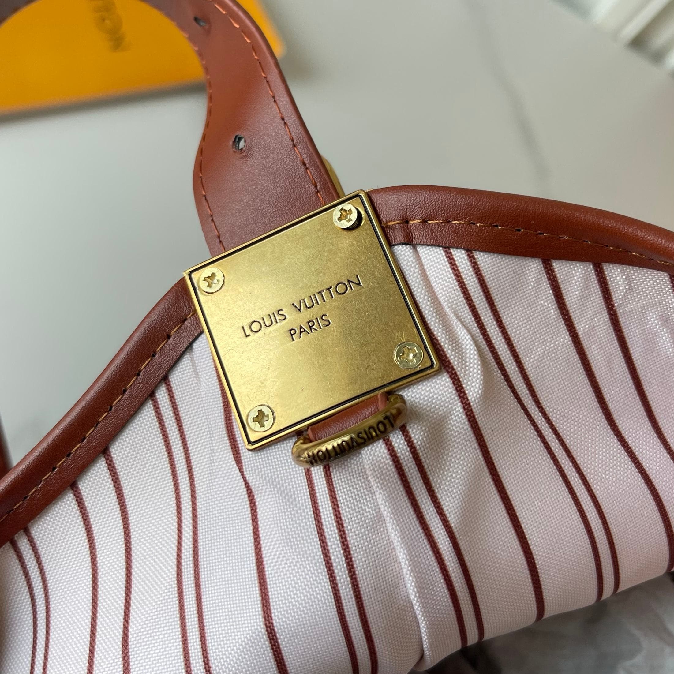Louis Vuitton White Small Shoulder Bag M25468