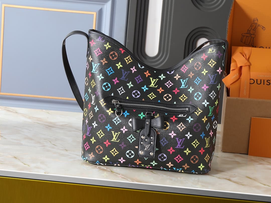 Louis Vuitton Bag M27582
