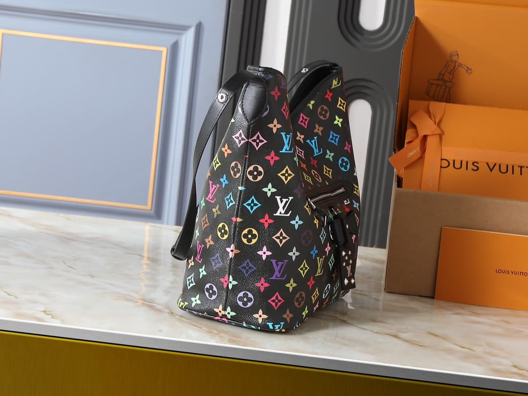 Louis Vuitton Product M27582