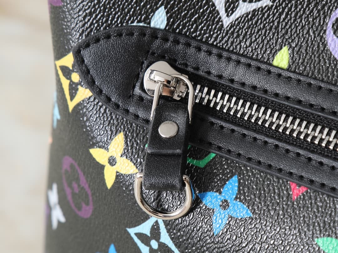 Louis Vuitton Product M27582
