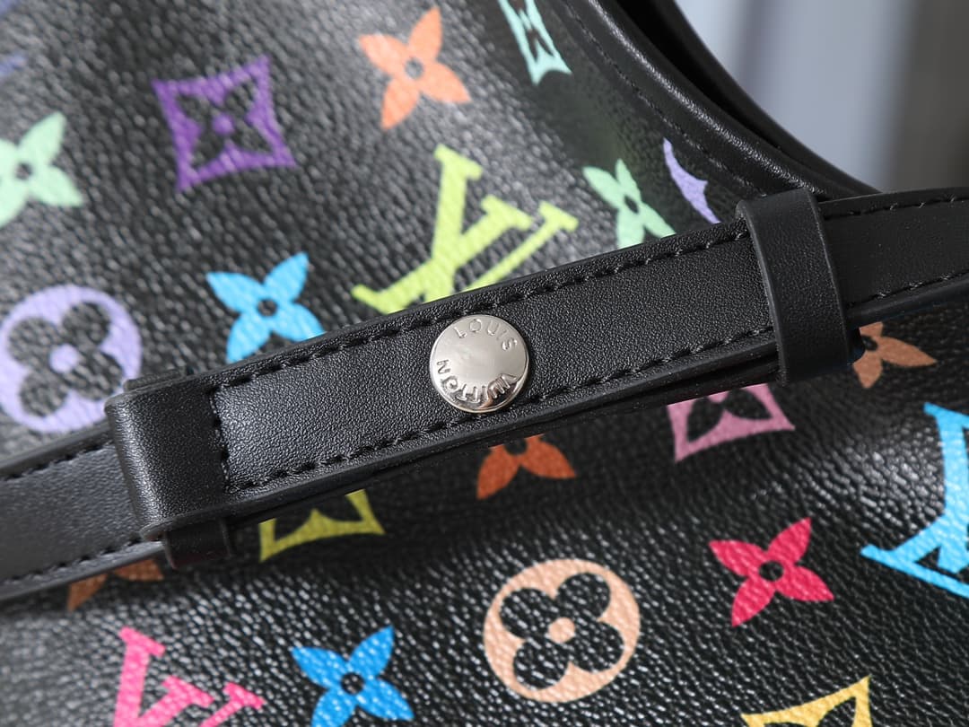 Louis Vuitton Product M27582