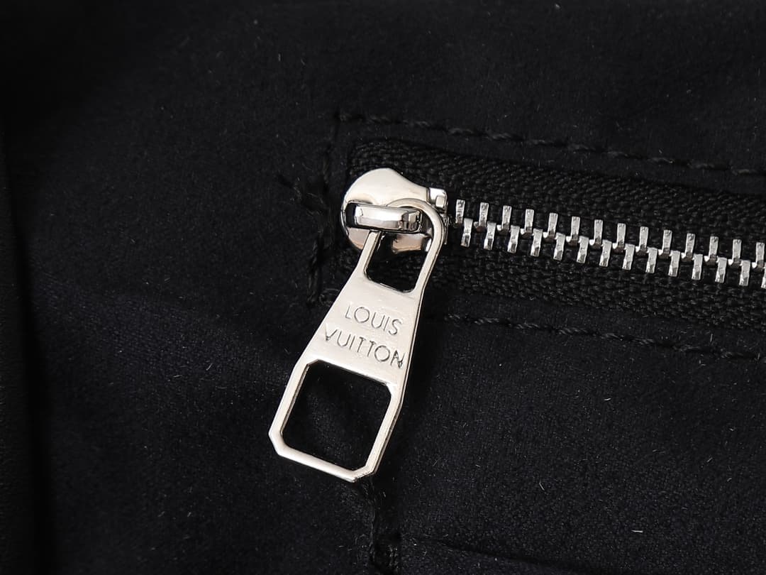 Louis Vuitton Product M27582