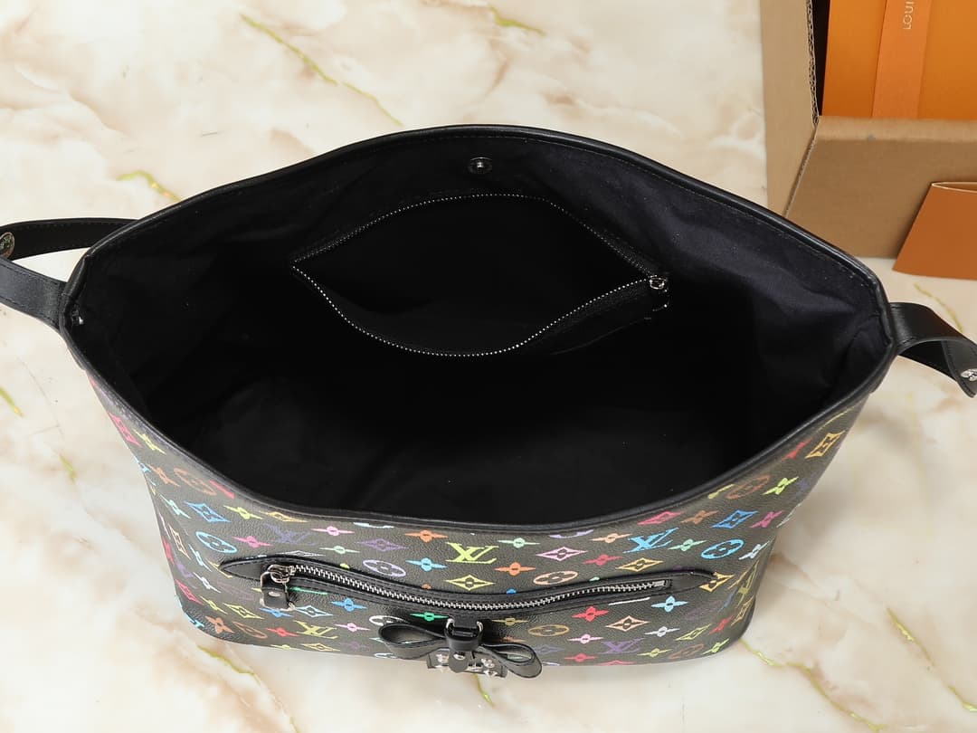 Louis Vuitton Product M27582