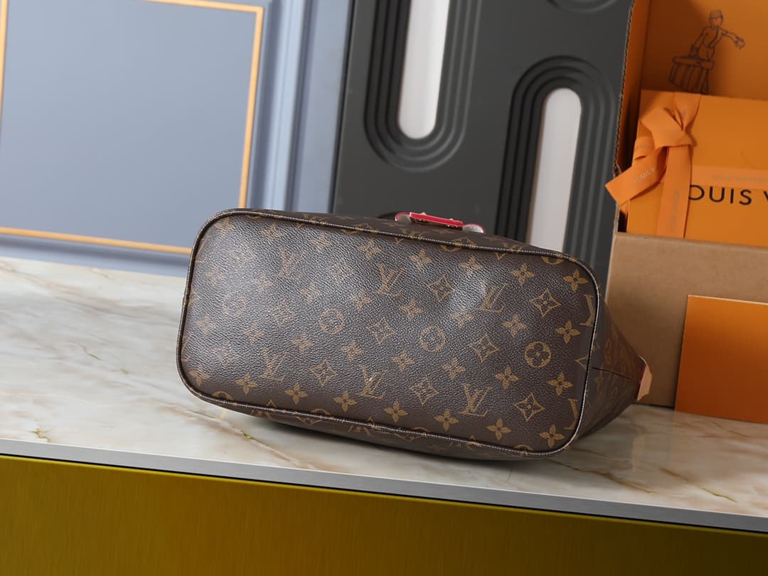 Louis Vuitton Product M27582