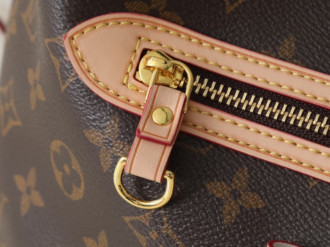 Louis Vuitton Product M27582