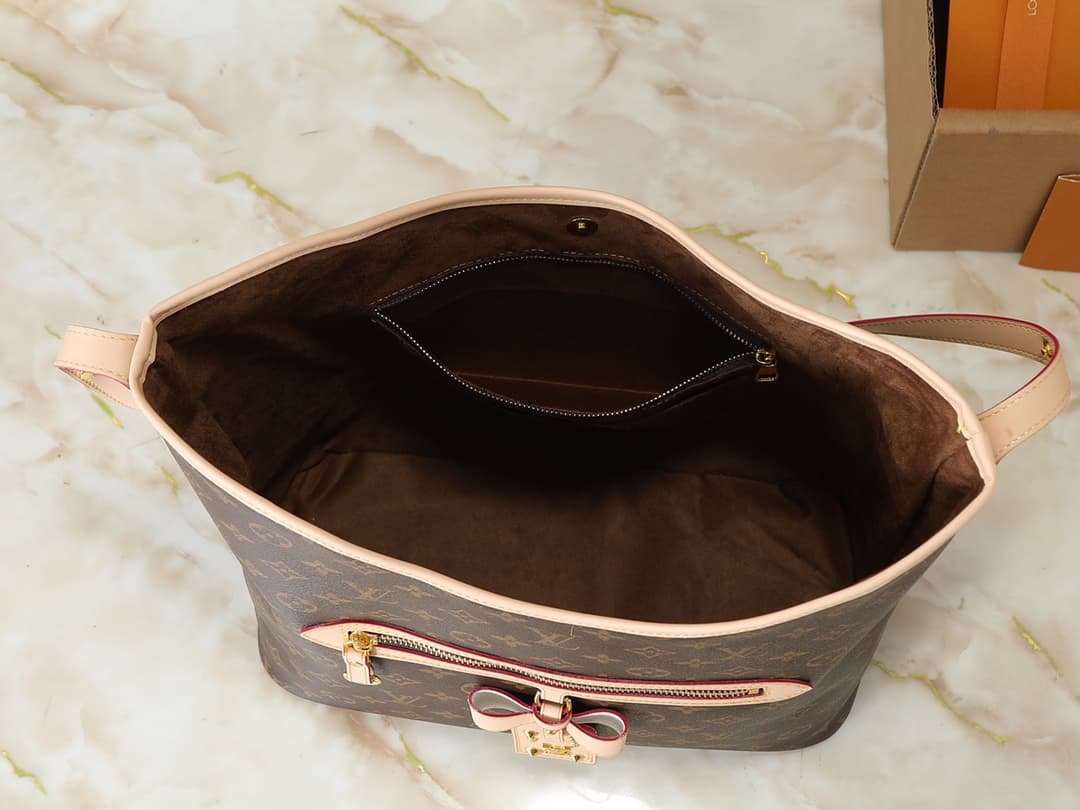 Louis Vuitton Product M27582