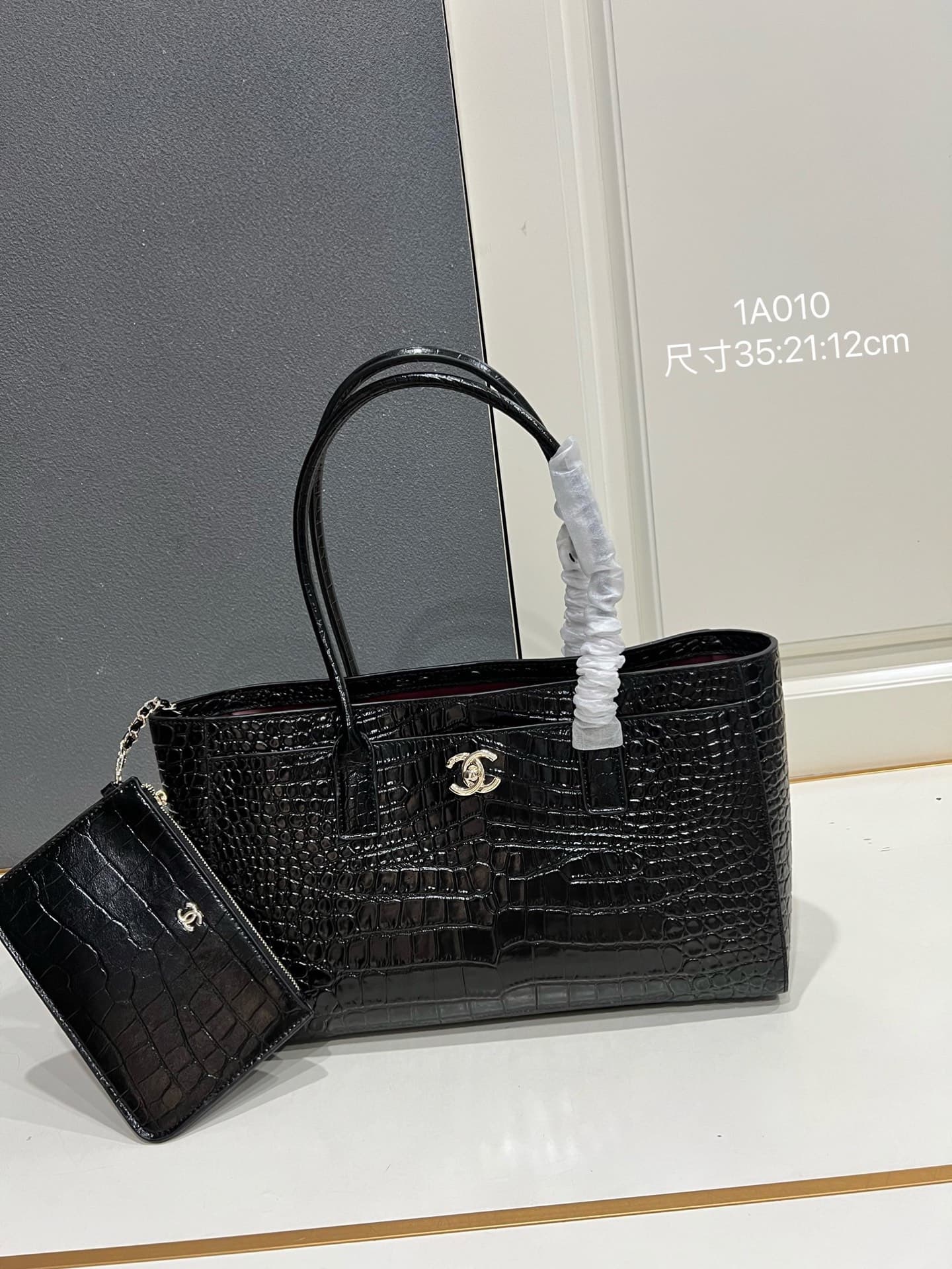 Chanel White Shoulder Bag 1A010