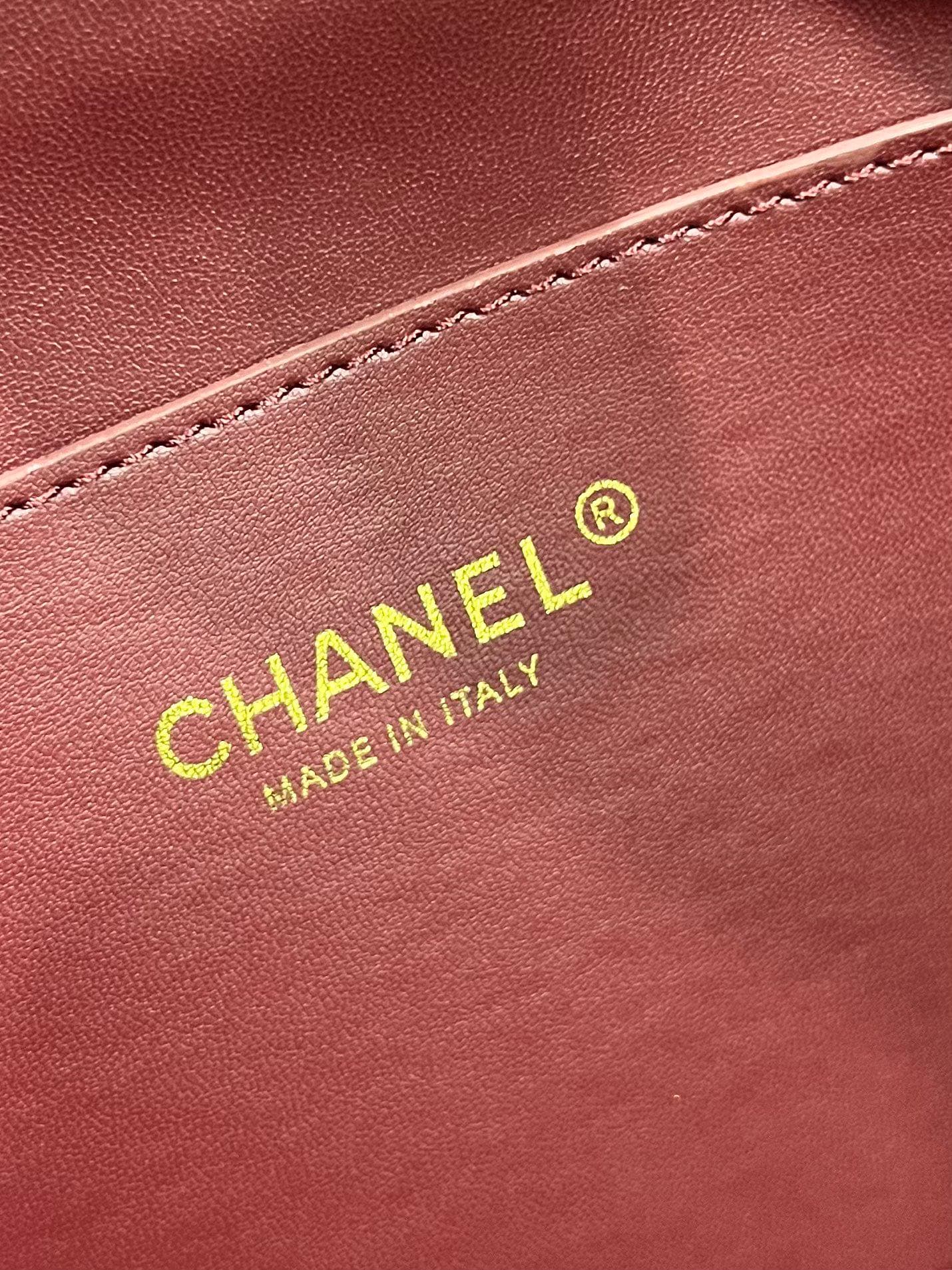 Chanel White Shoulder Bag 1A010