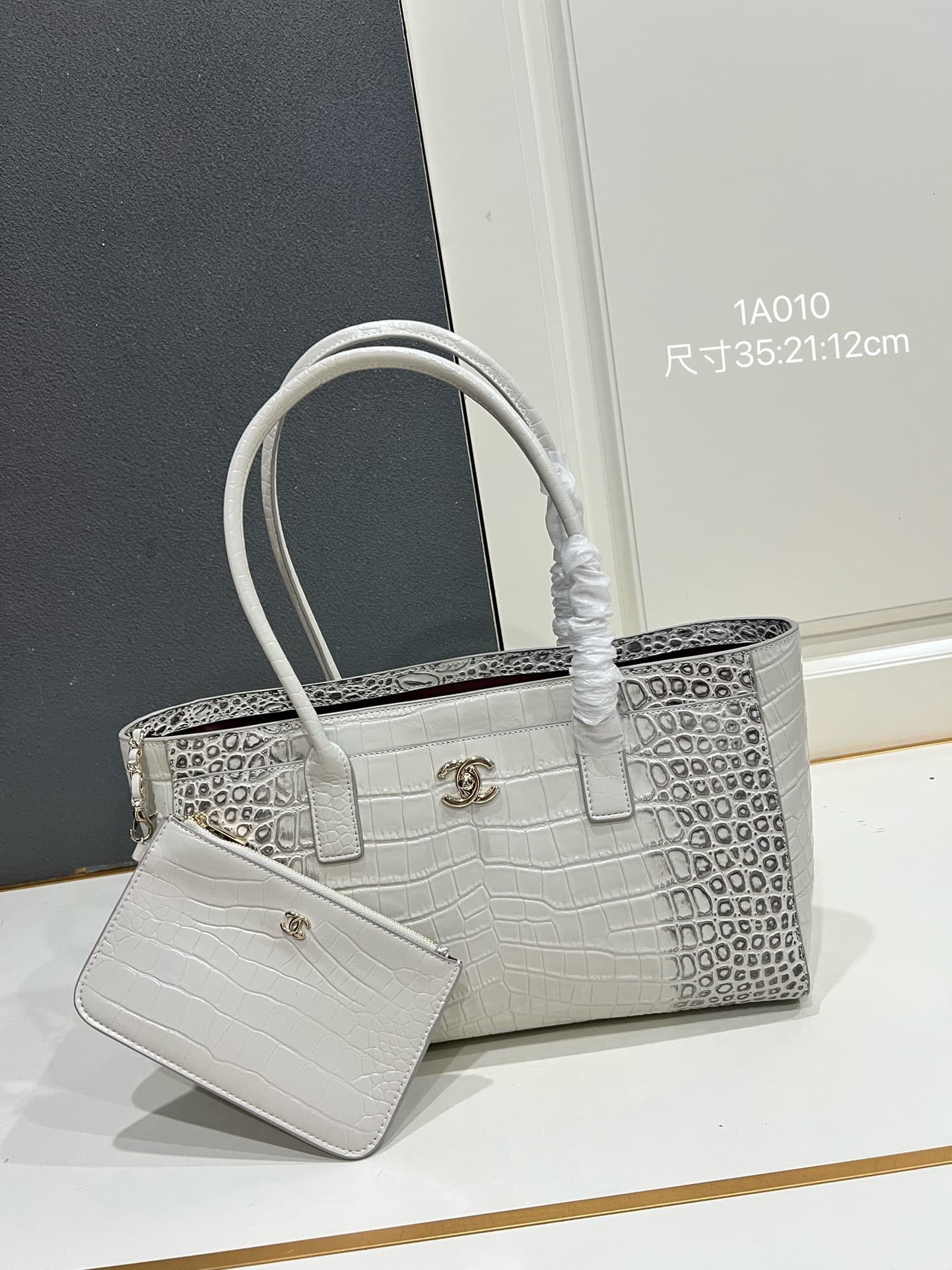 Chanel White Shoulder Bag 1A010