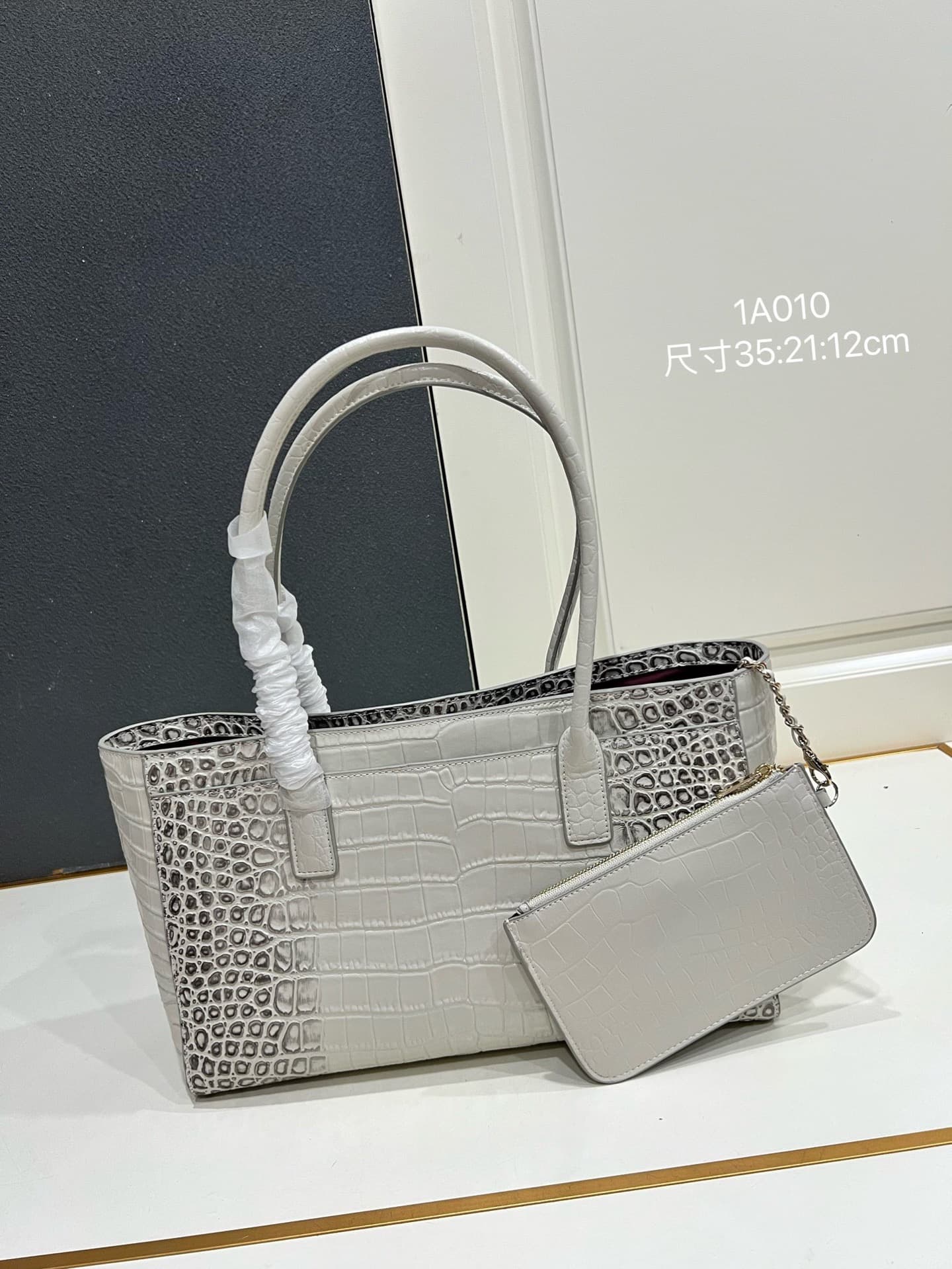 Chanel White Shoulder Bag 1A010