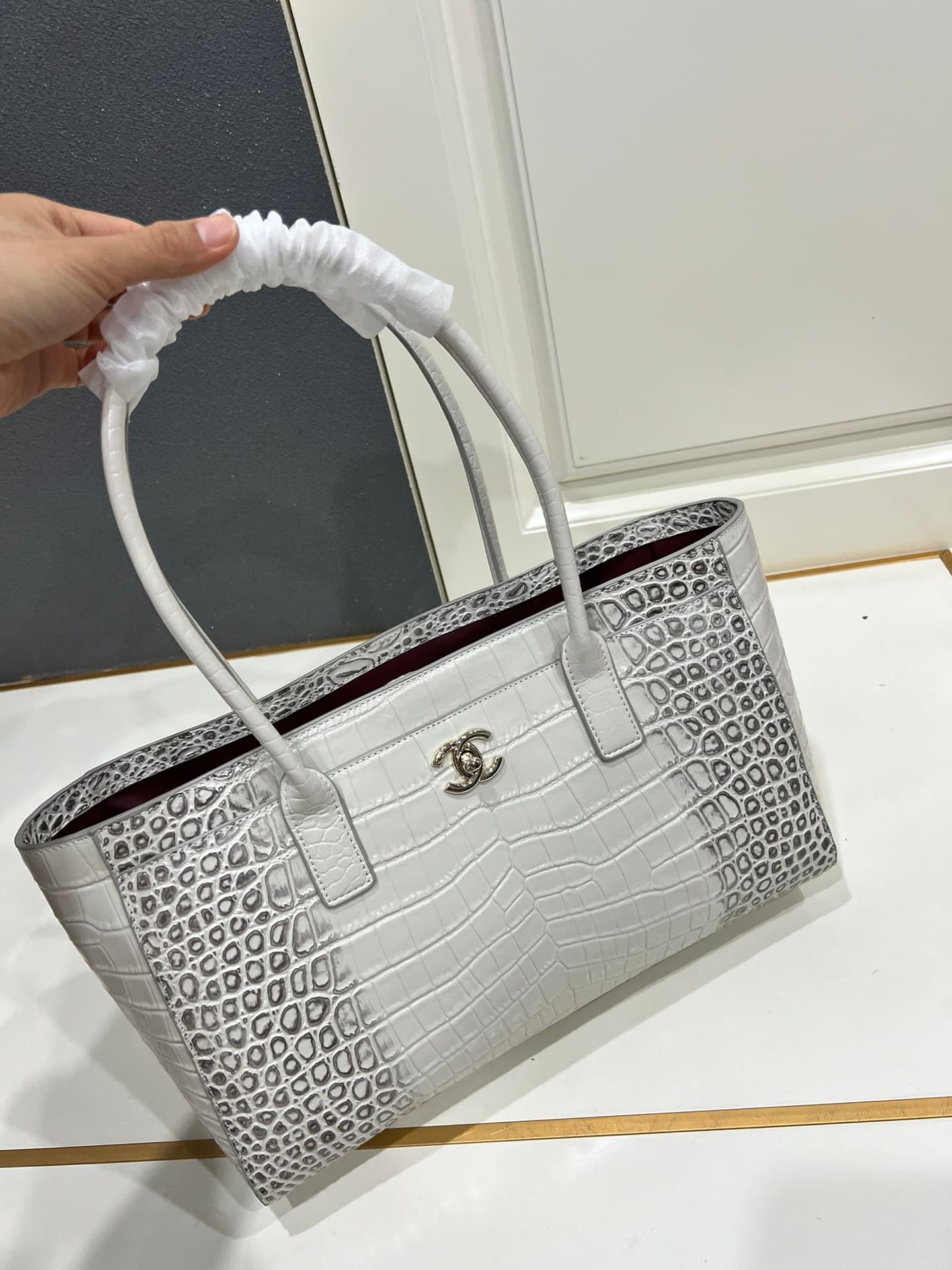 Chanel White Shoulder Bag 1A010