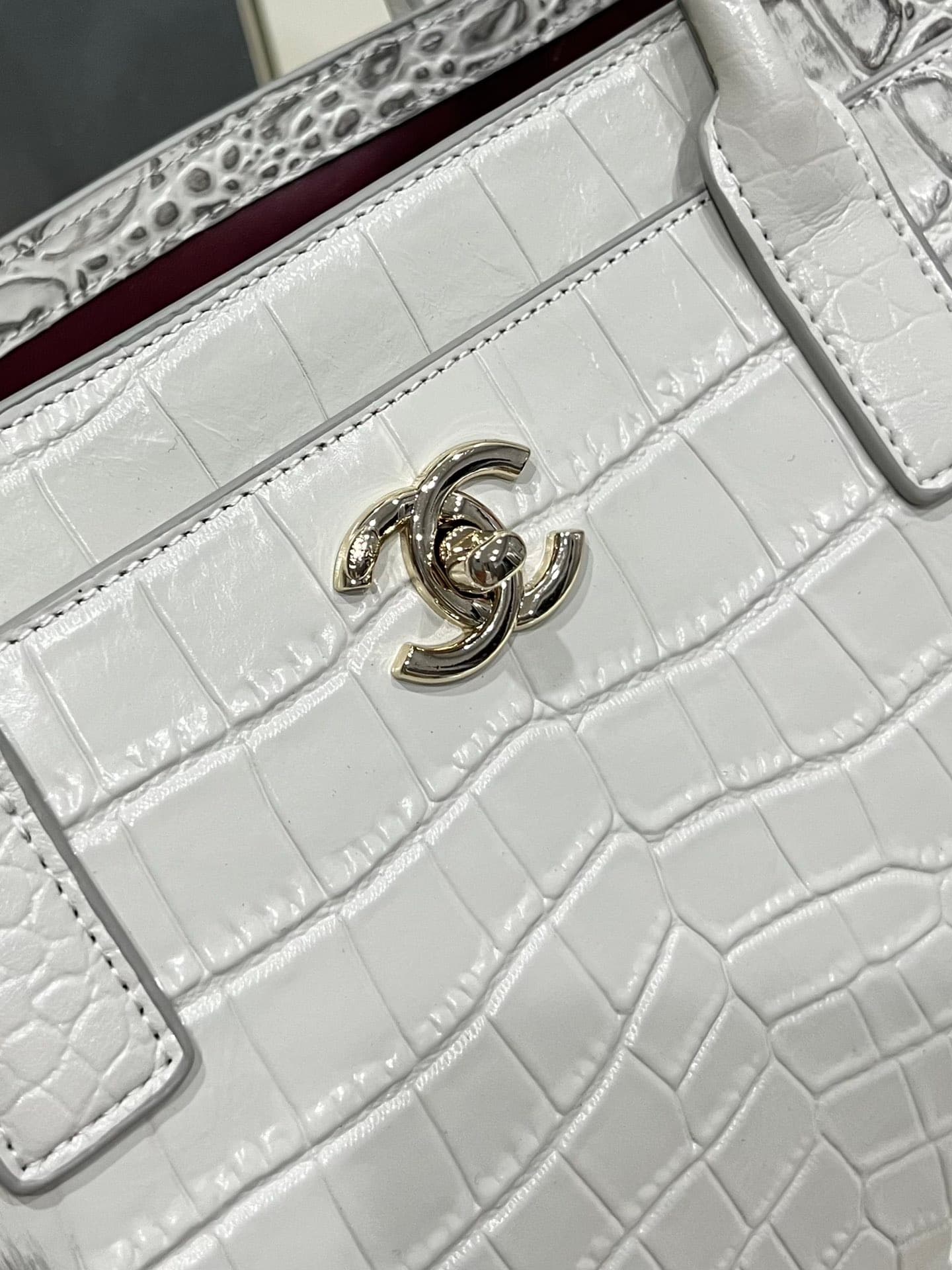 Chanel White Shoulder Bag 1A010
