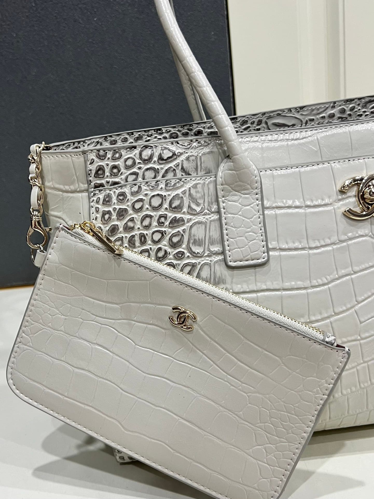 Chanel White Shoulder Bag 1A010