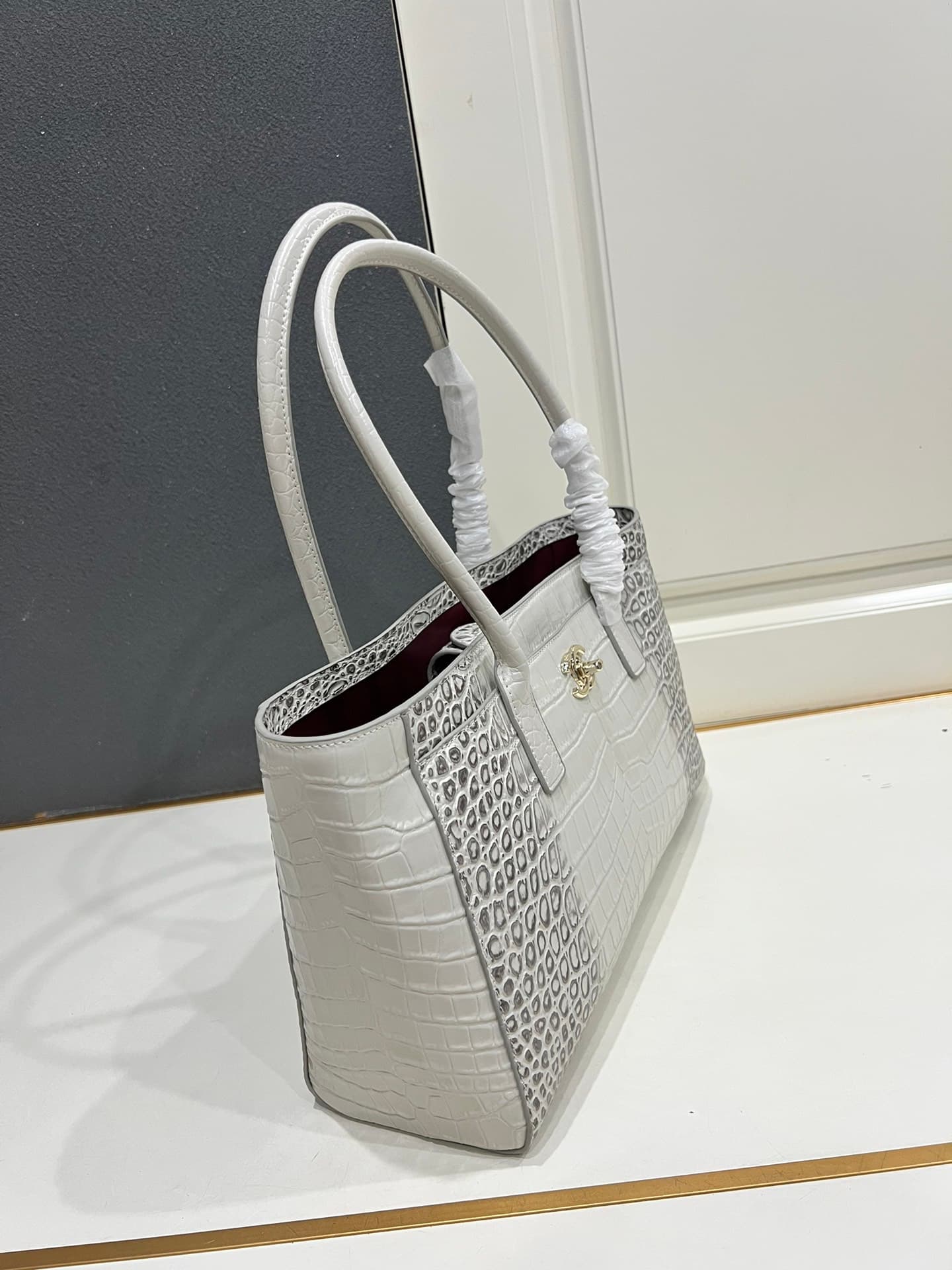 Chanel White Shoulder Bag 1A010