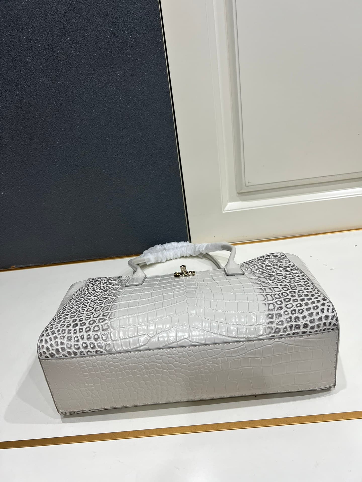 Chanel White Shoulder Bag 1A010