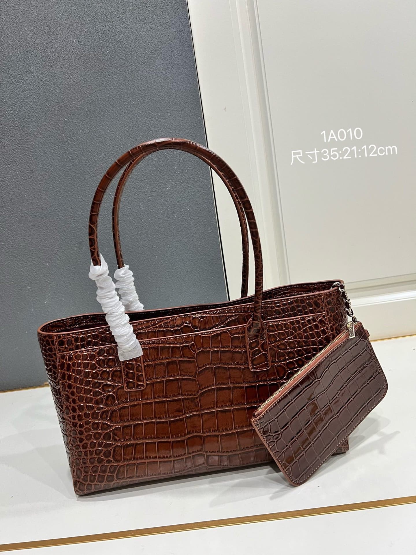 Chanel White Shoulder Bag 1A010