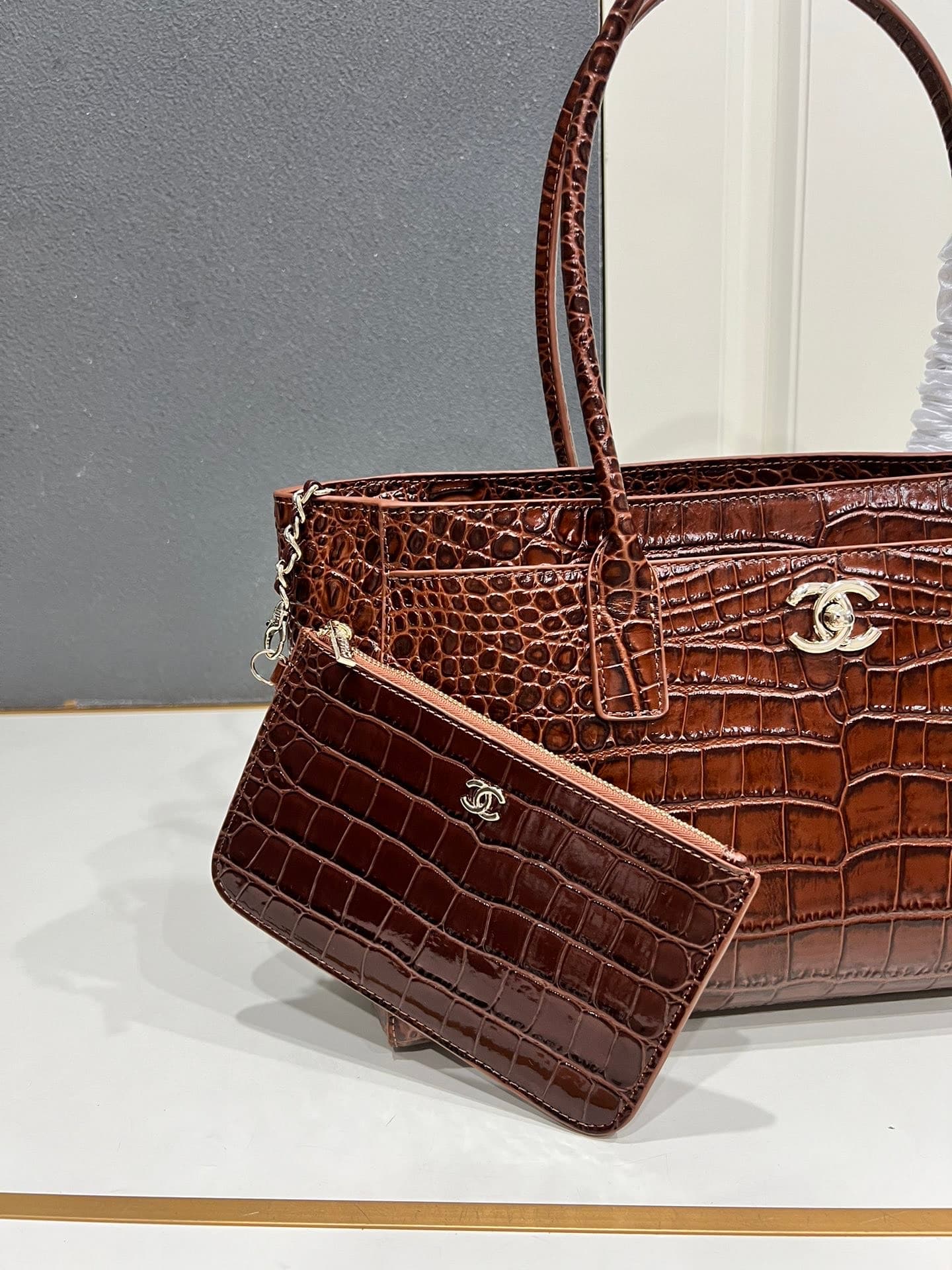 Chanel White Shoulder Bag 1A010
