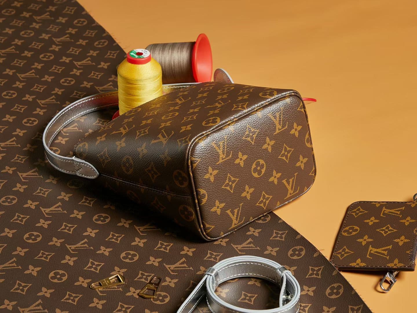 Louis Vuitton Gold Crossbody Bag 27326
