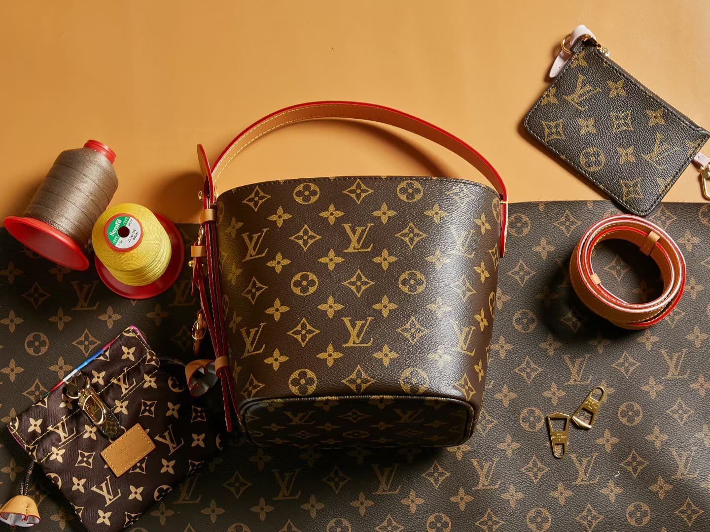 Louis Vuitton Gold Bag M26642