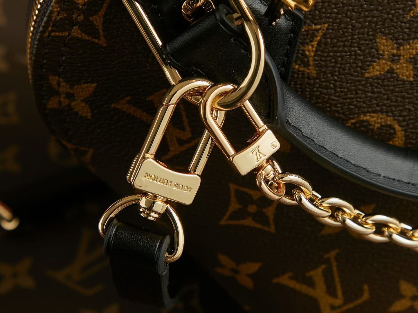 Louis Vuitton Bag M26084