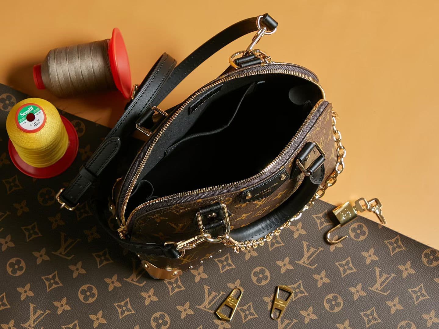 Louis Vuitton Bag M26084