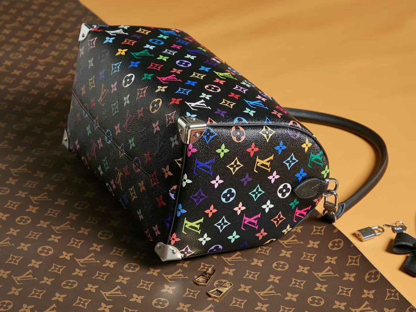 Louis Vuitton Cream Bag M13257