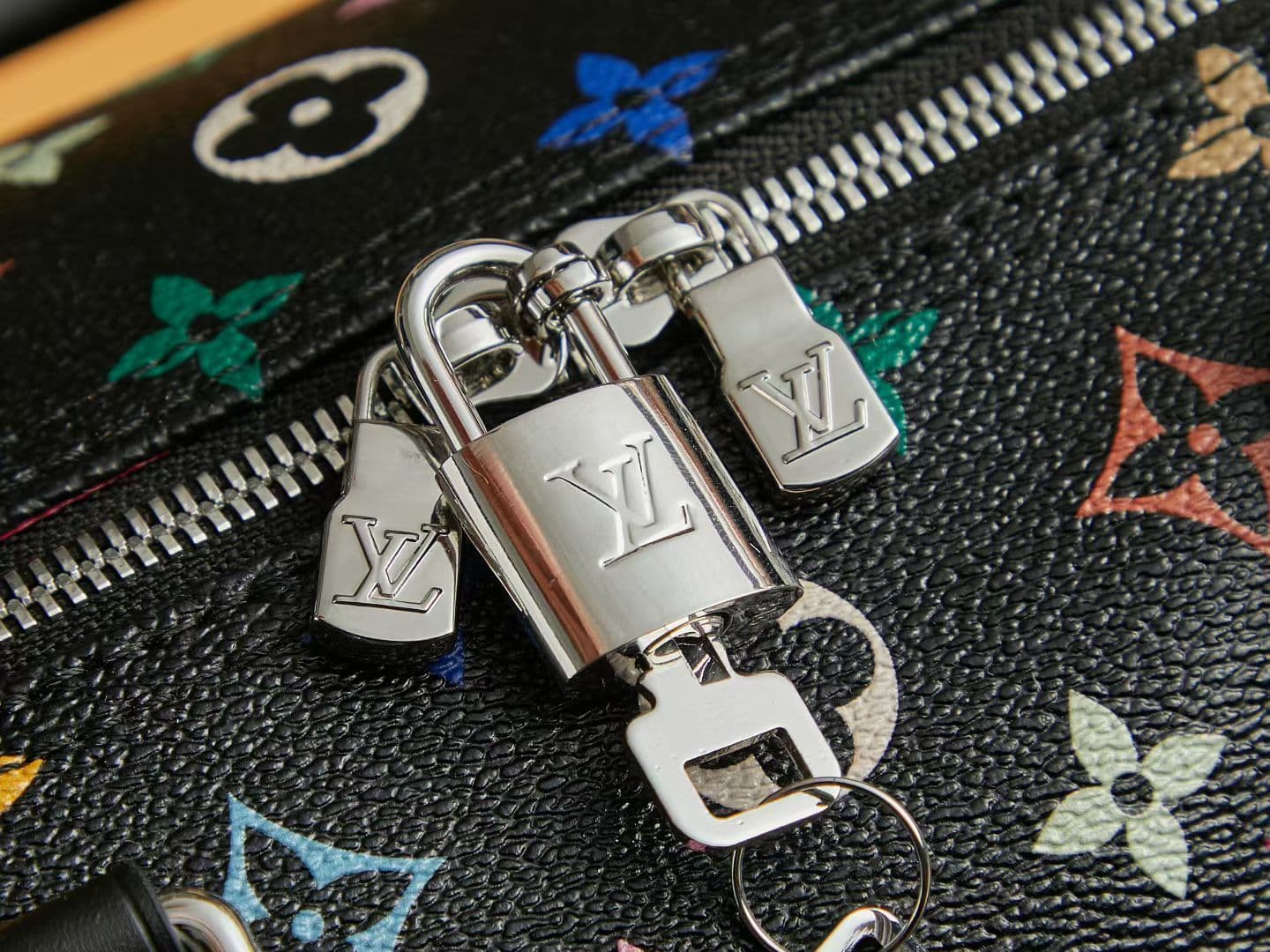 Louis Vuitton Cream Bag M13257