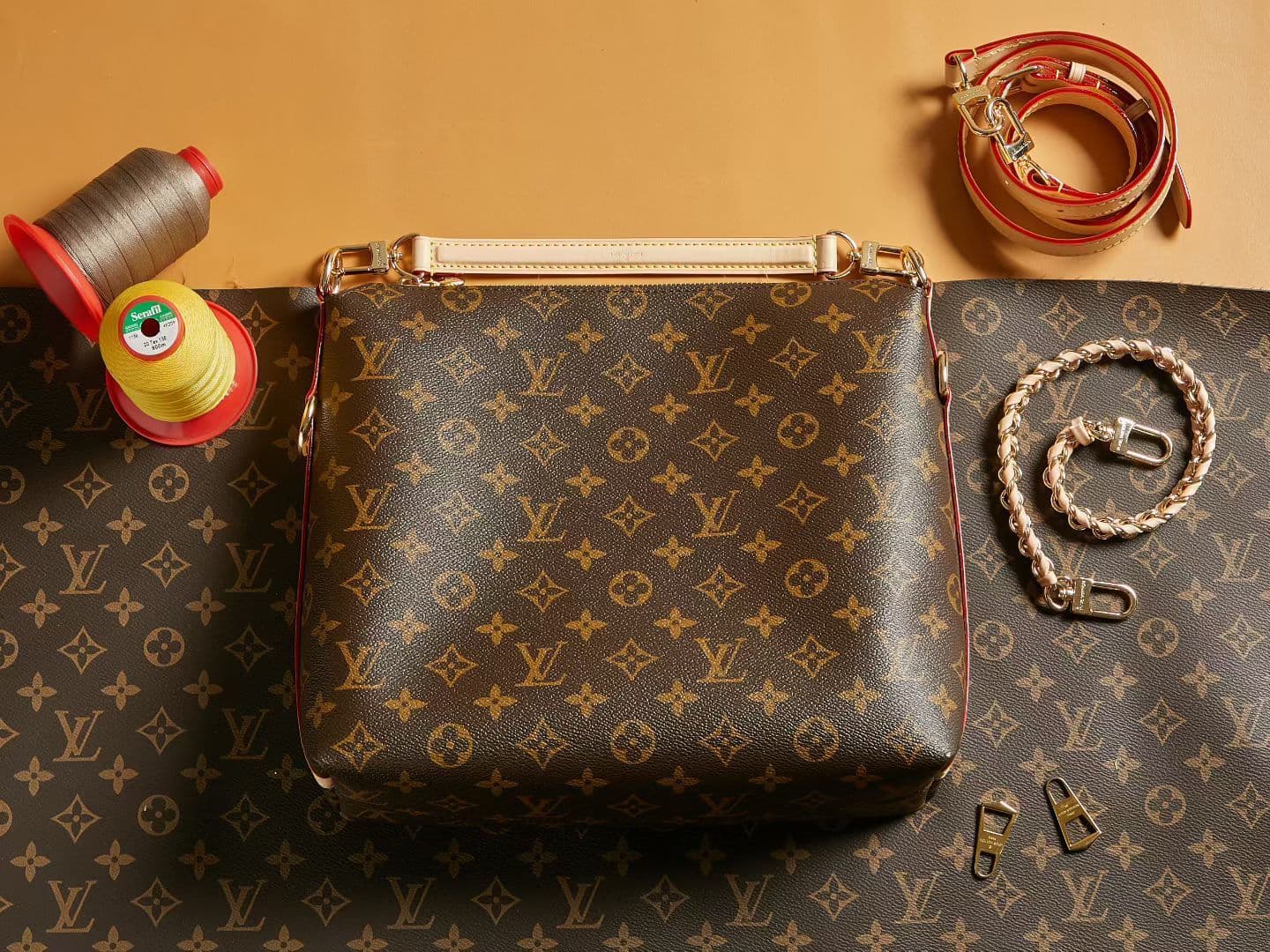 Louis Vuitton Gold Bag M27825