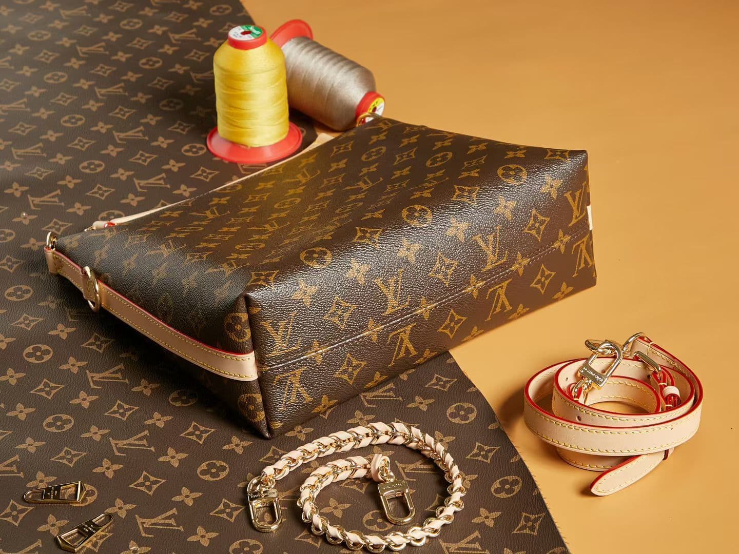 Louis Vuitton Gold Bag M27825