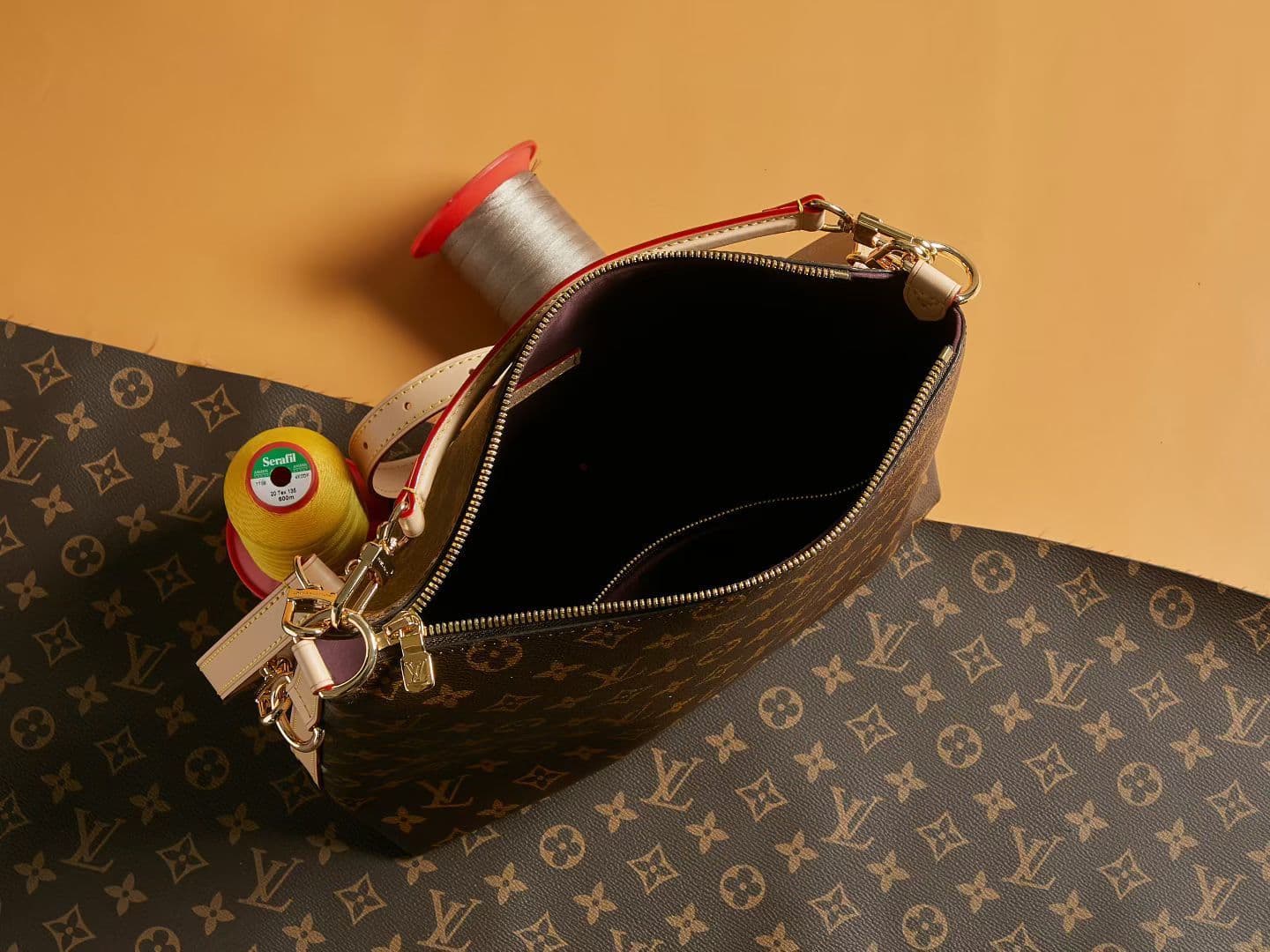 Louis Vuitton Gold Bag M27825