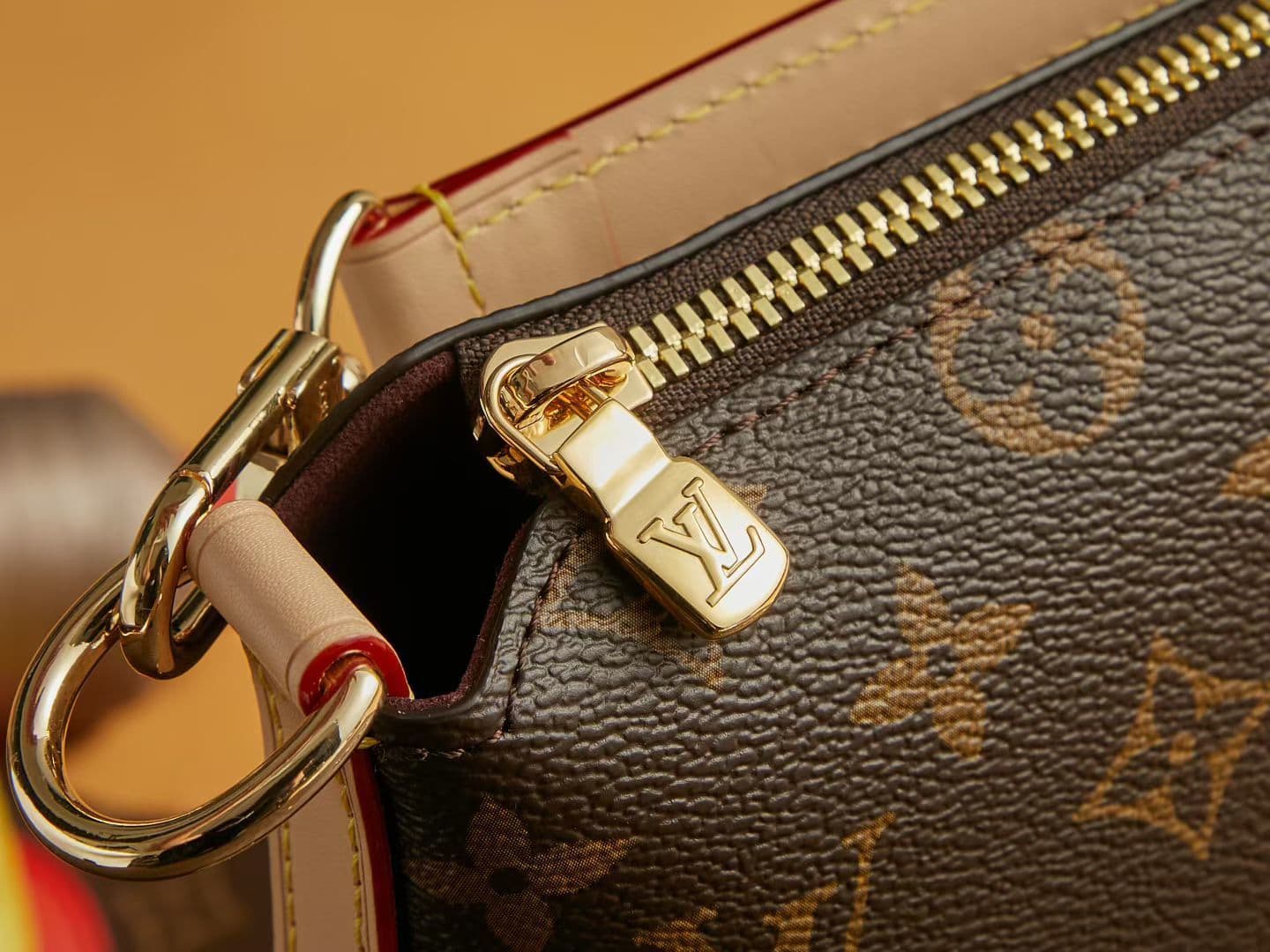 Louis Vuitton Gold Bag M27825