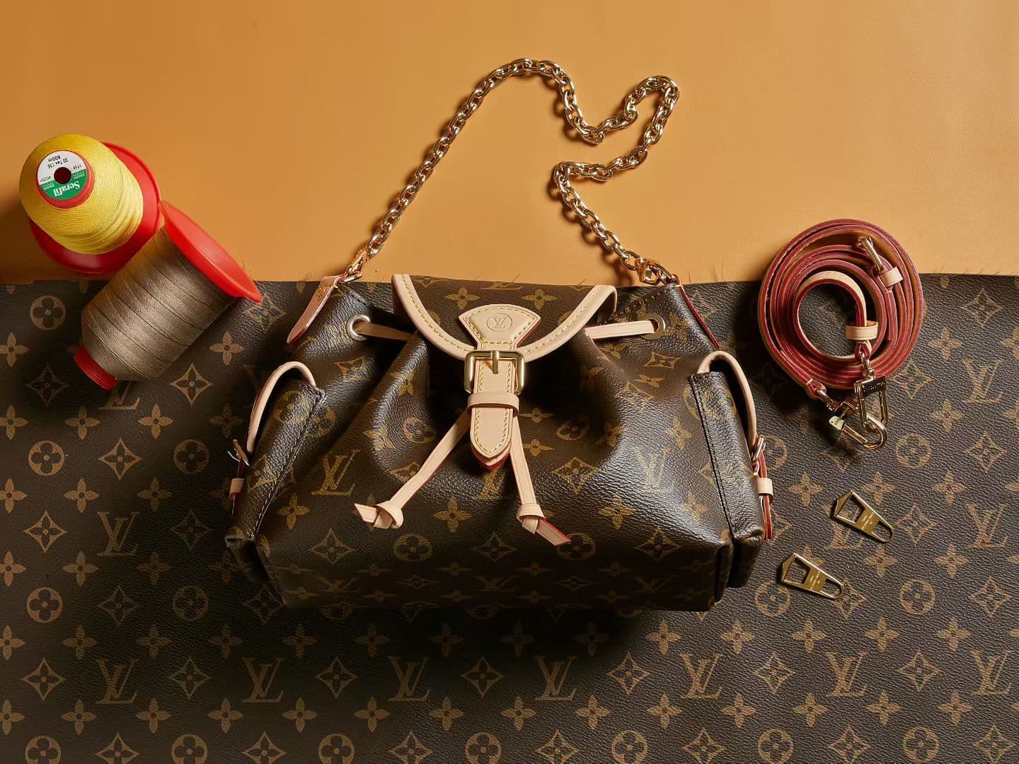 Louis Vuitton Gold Bag M25085