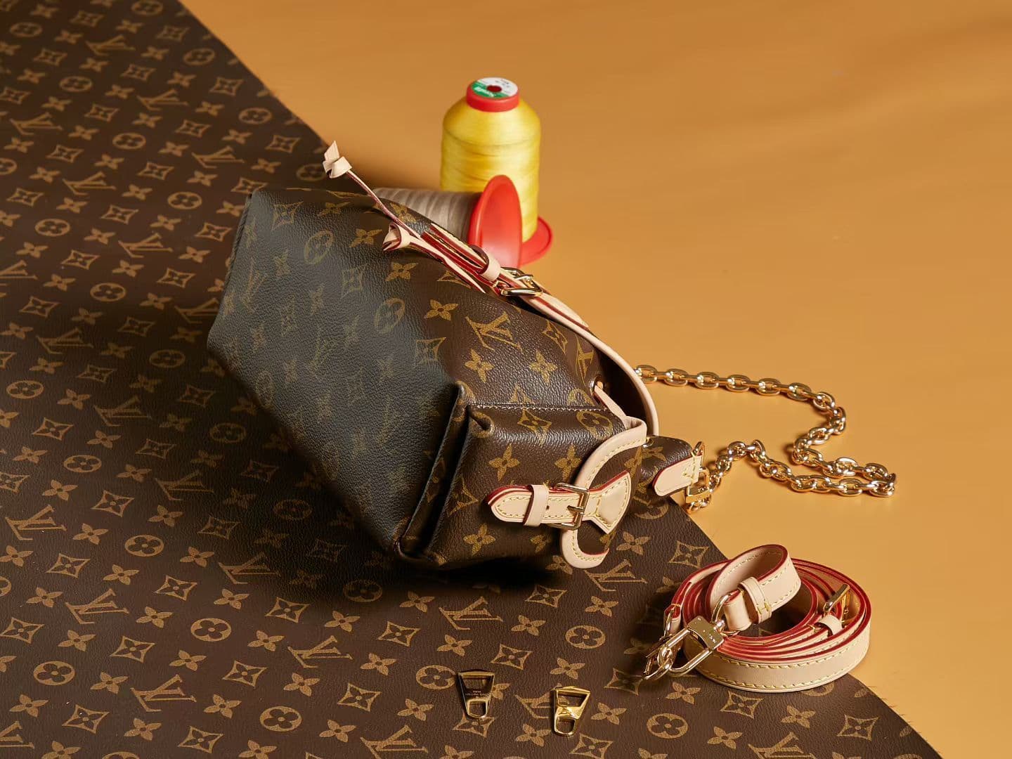 Louis Vuitton Gold Bag M25085