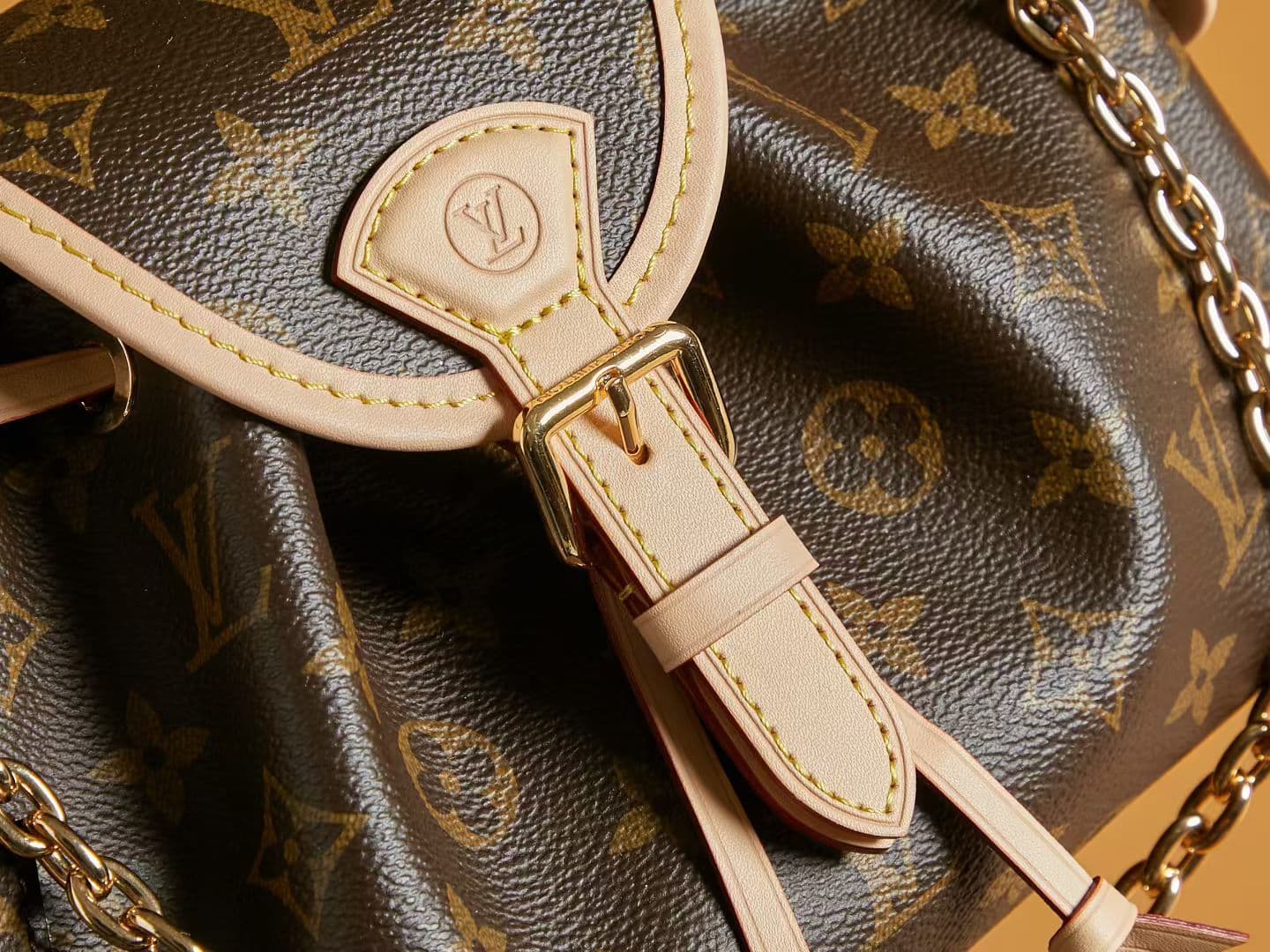 Louis Vuitton Gold Bag M25085