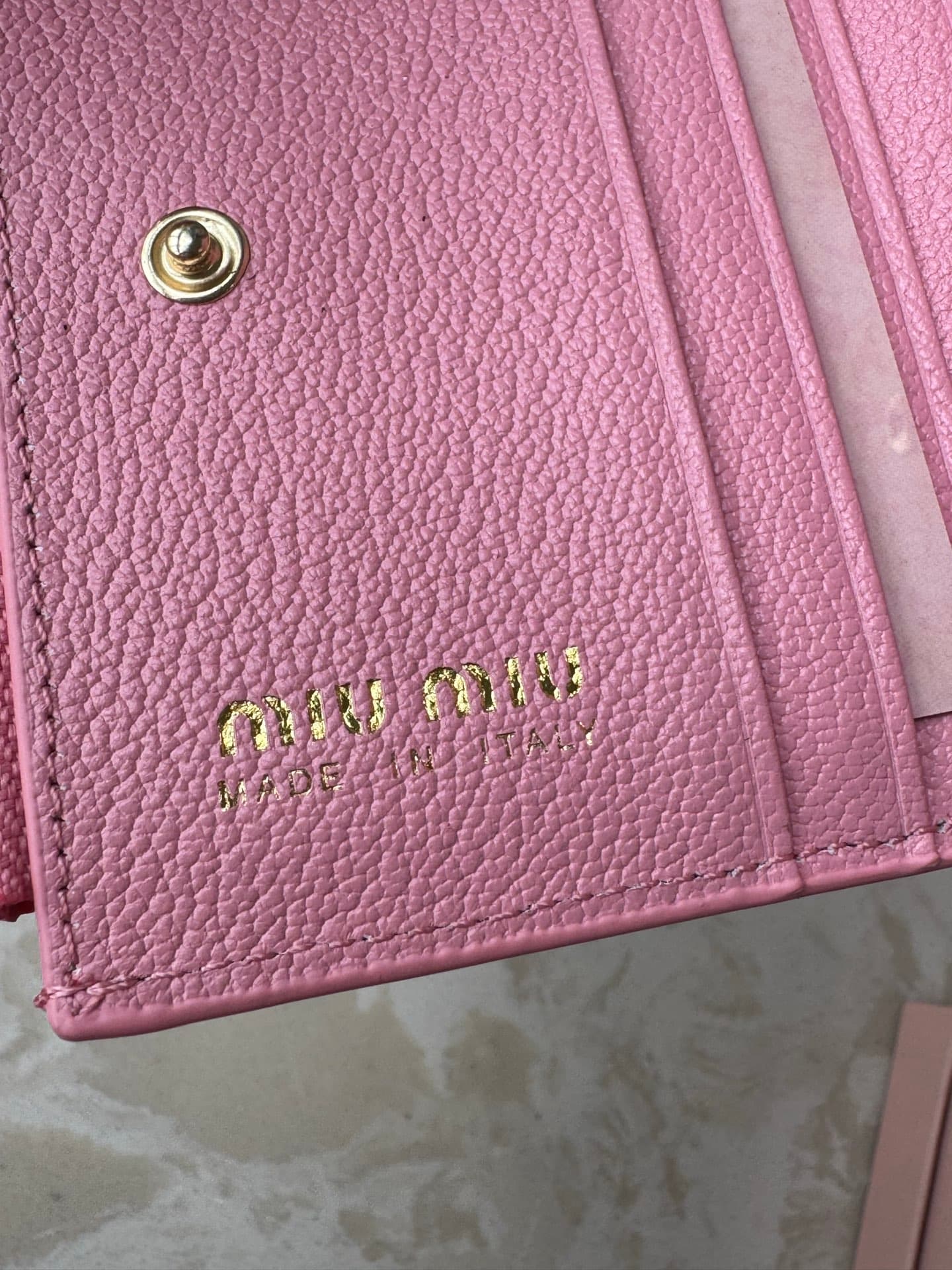 miumiu钱包 Black Product miu2520