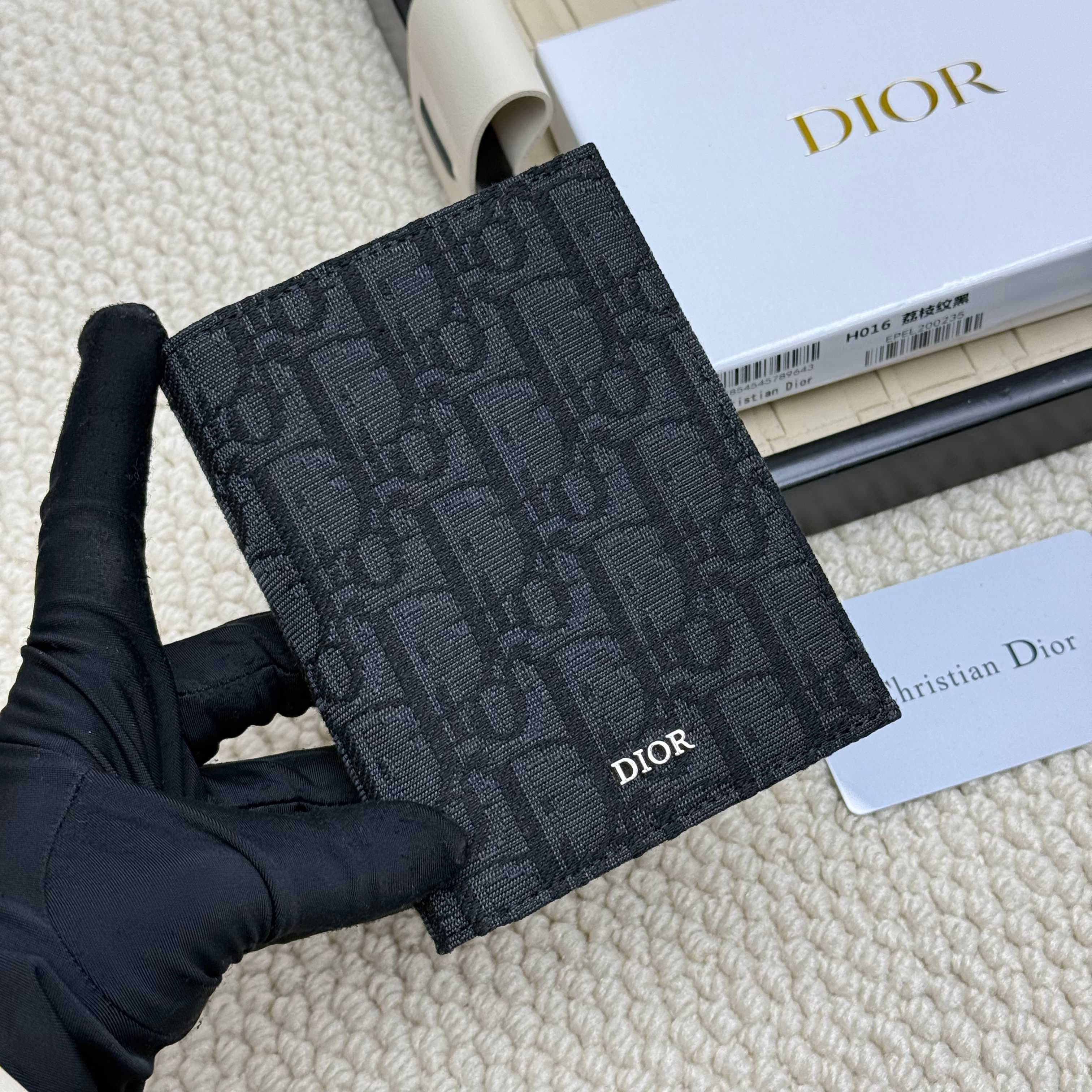 Dior Black Product H016