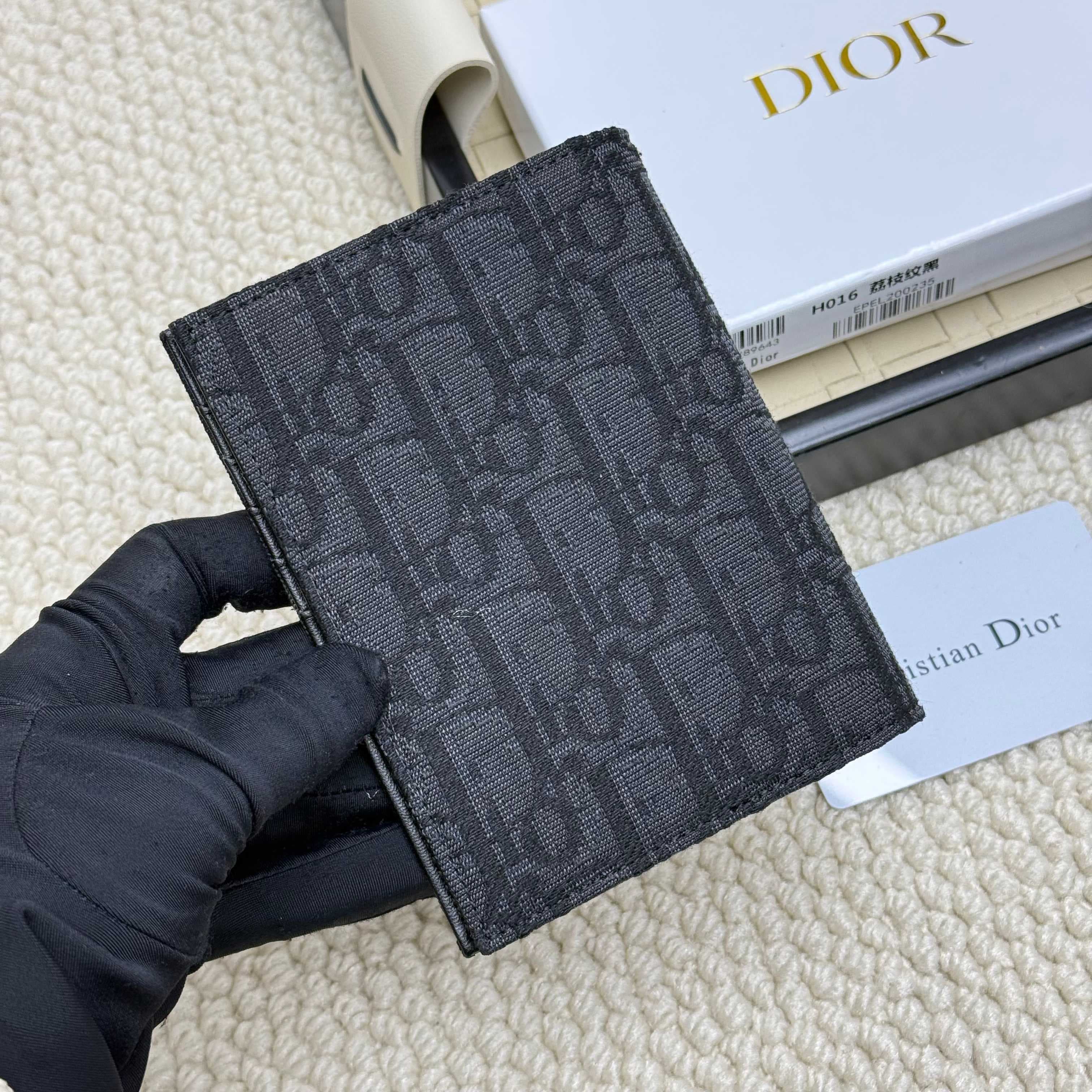 Dior Black Product H016