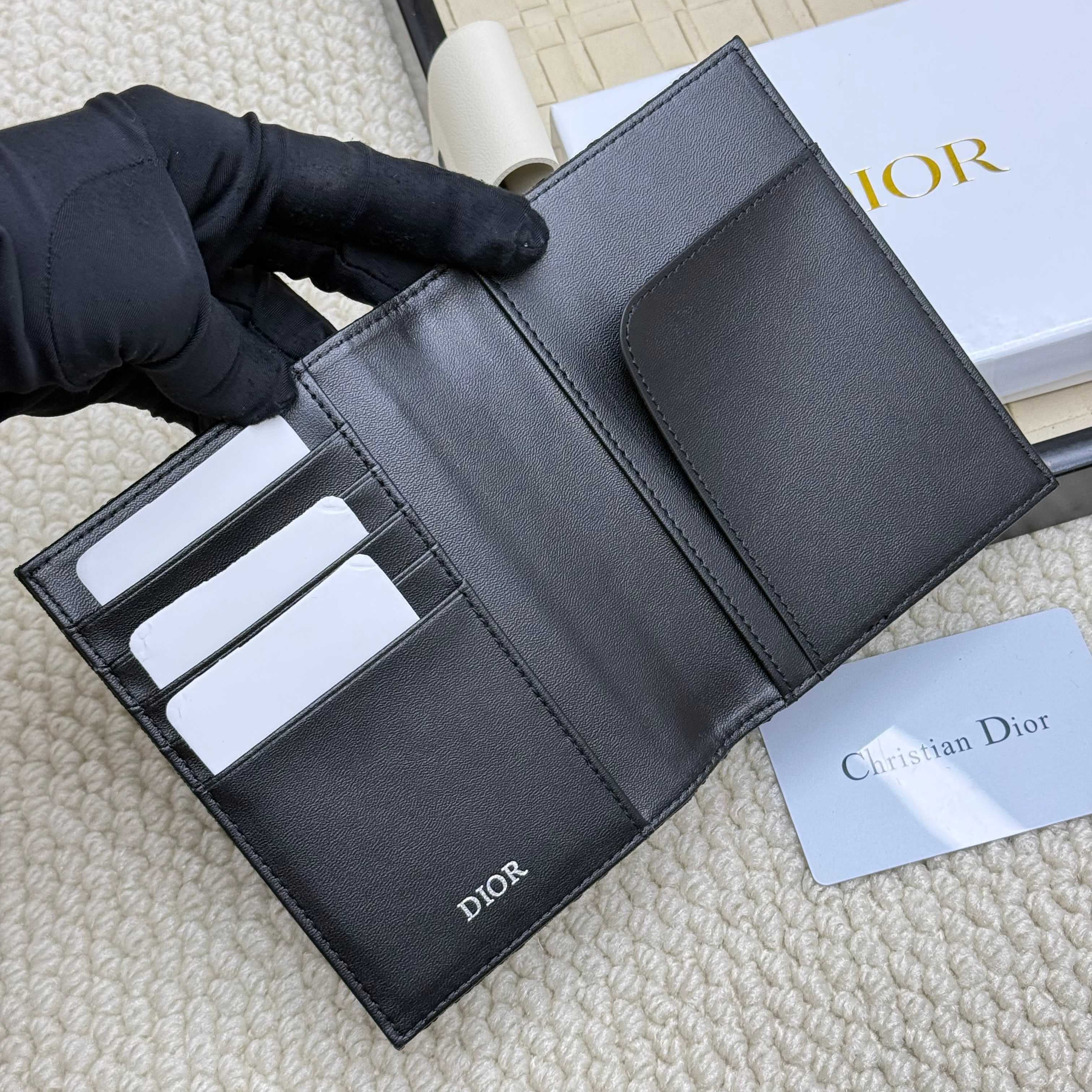 Dior Black Product H016