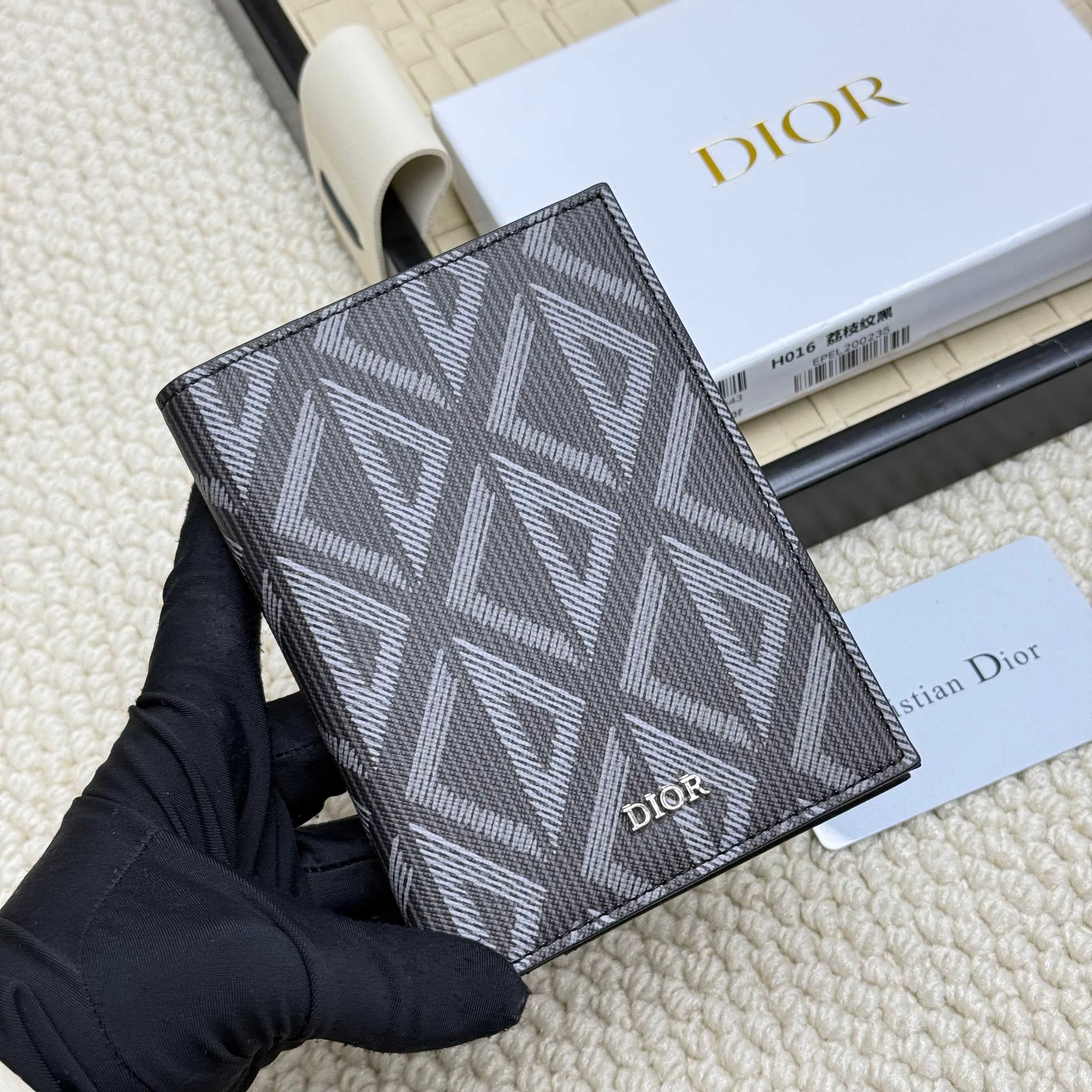 Dior Black Product H016