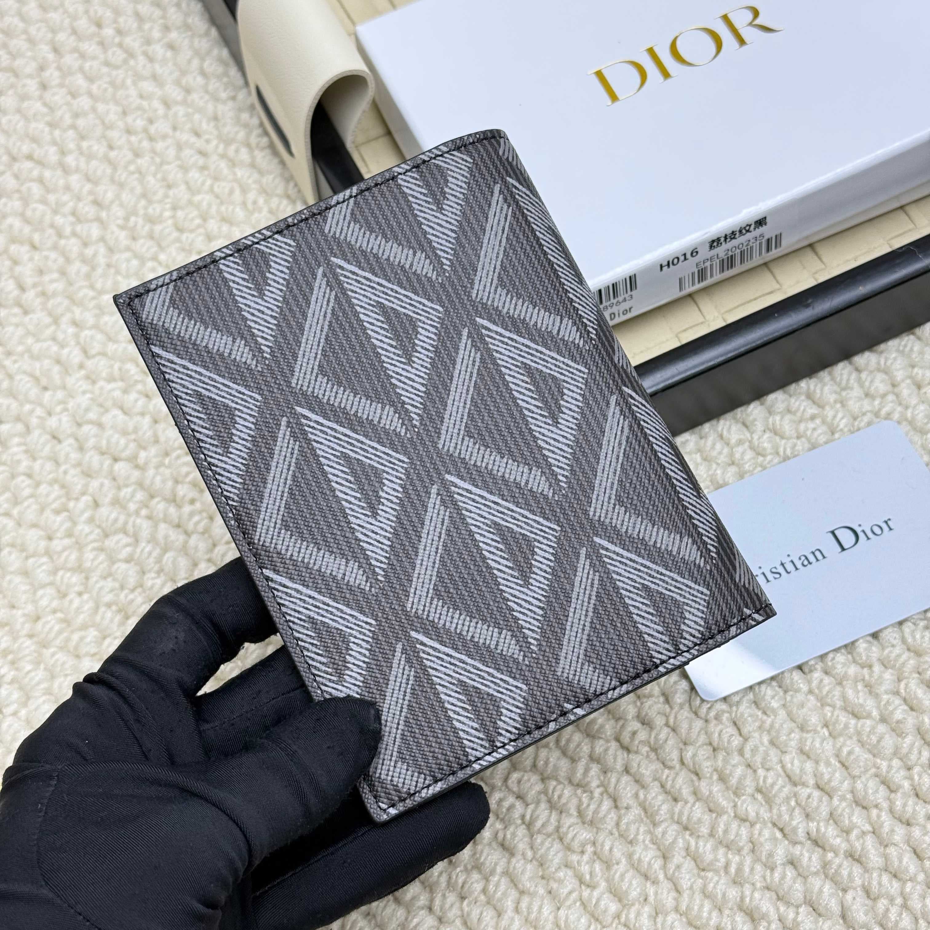 Dior Black Product H016