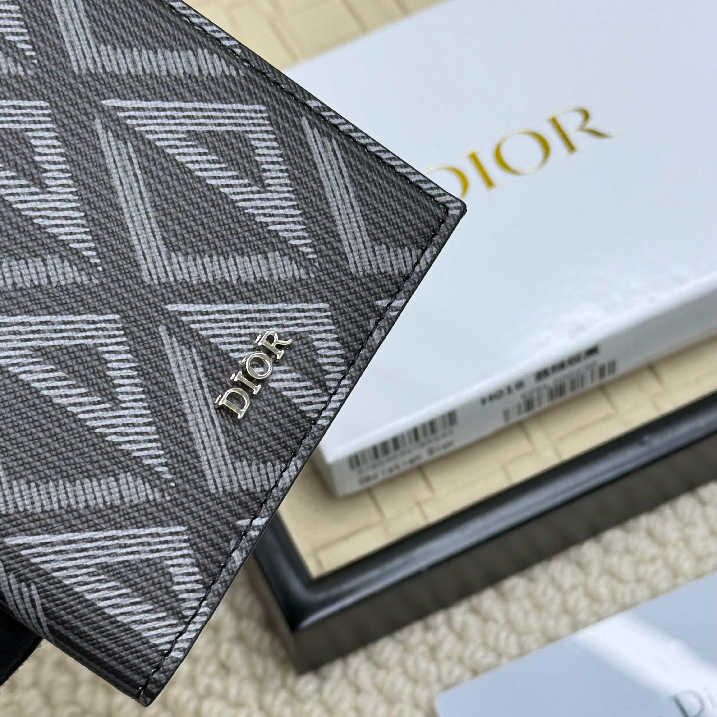 Dior Black Product H016