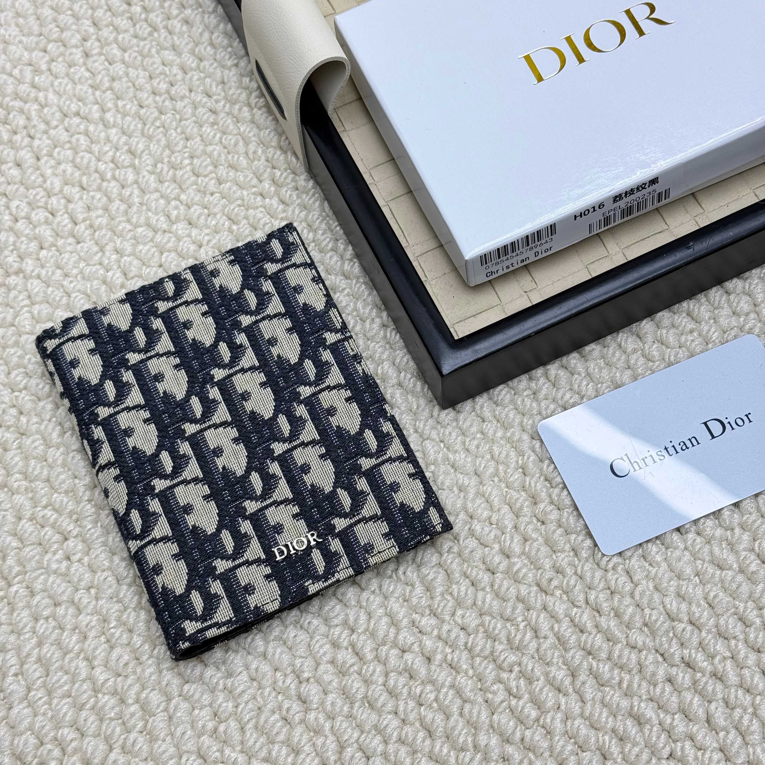 Dior Black Accessory H016