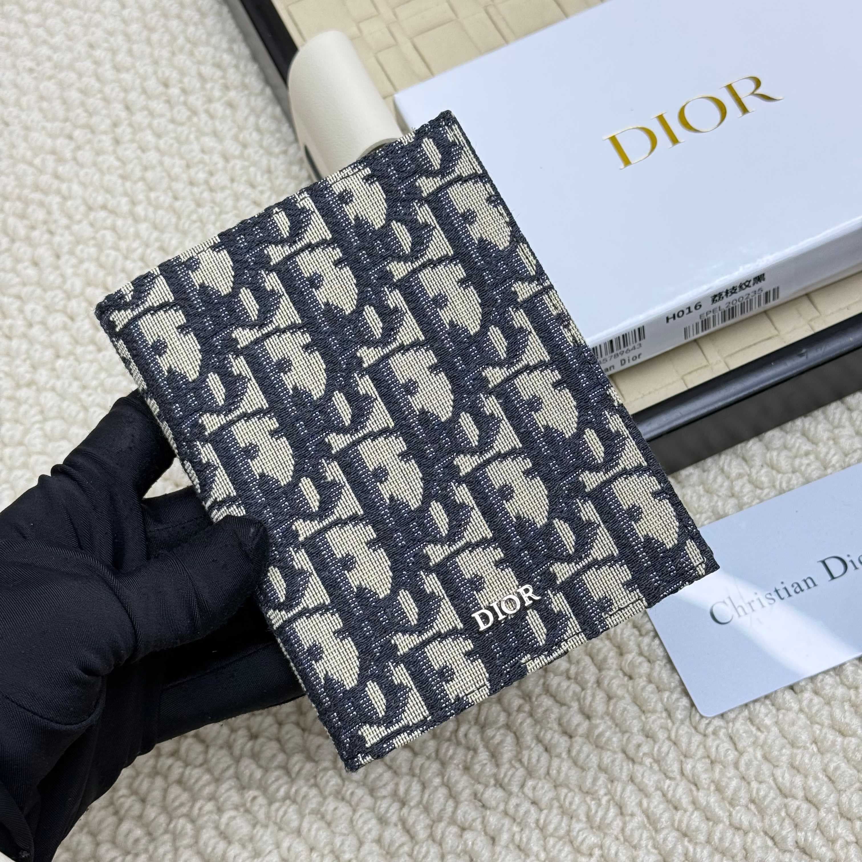 Dior Black Product H016