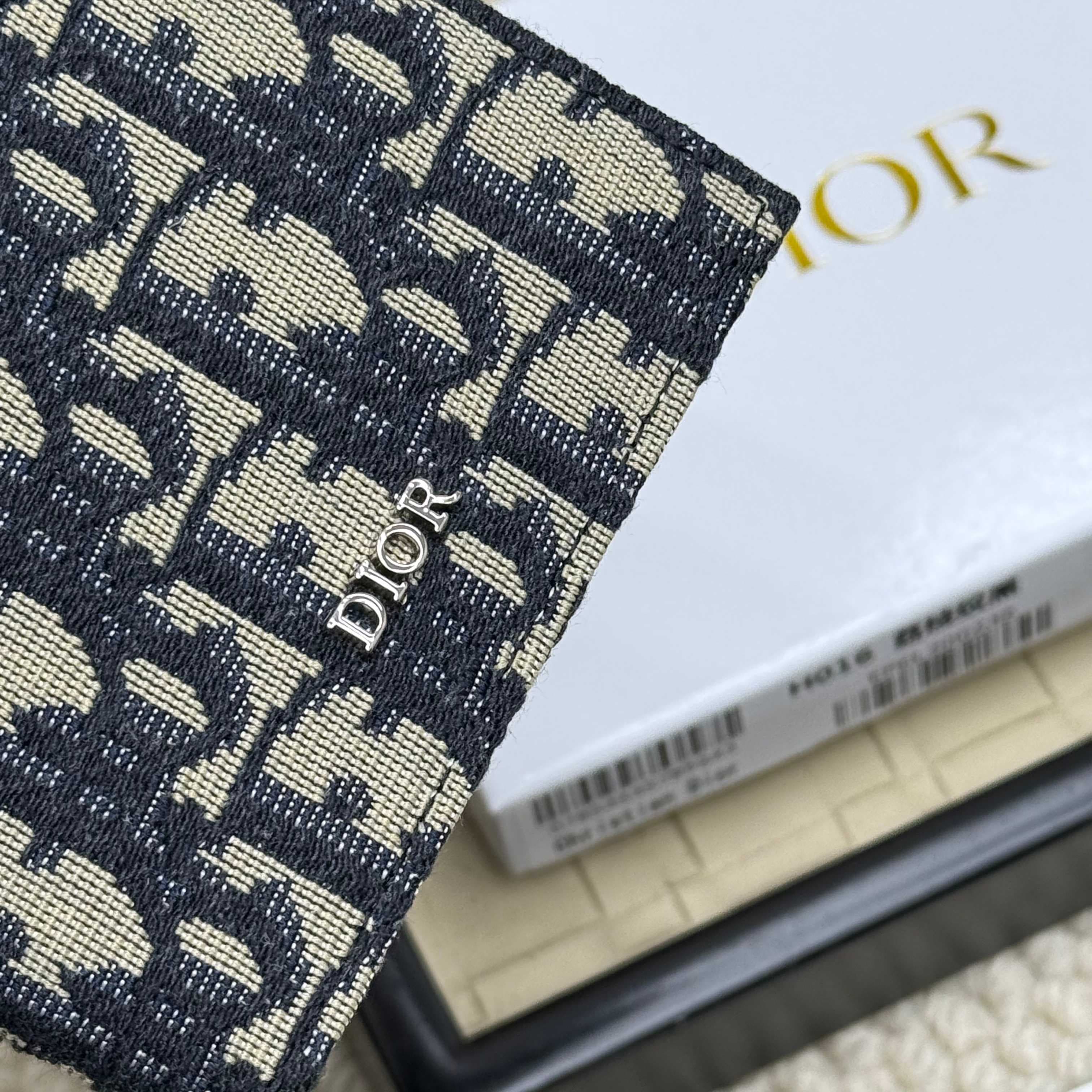Dior Black Product H016