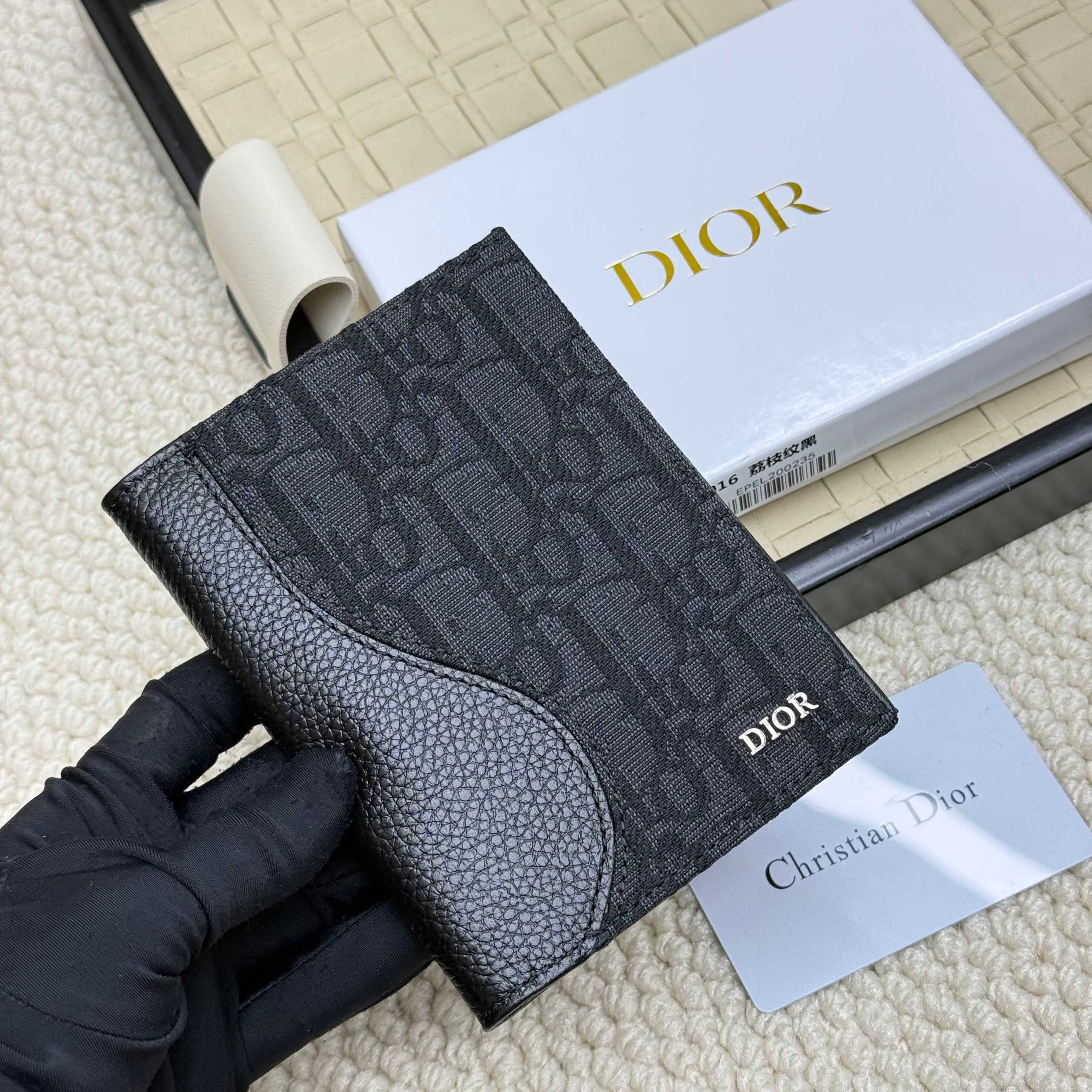 Dior Black Product H016