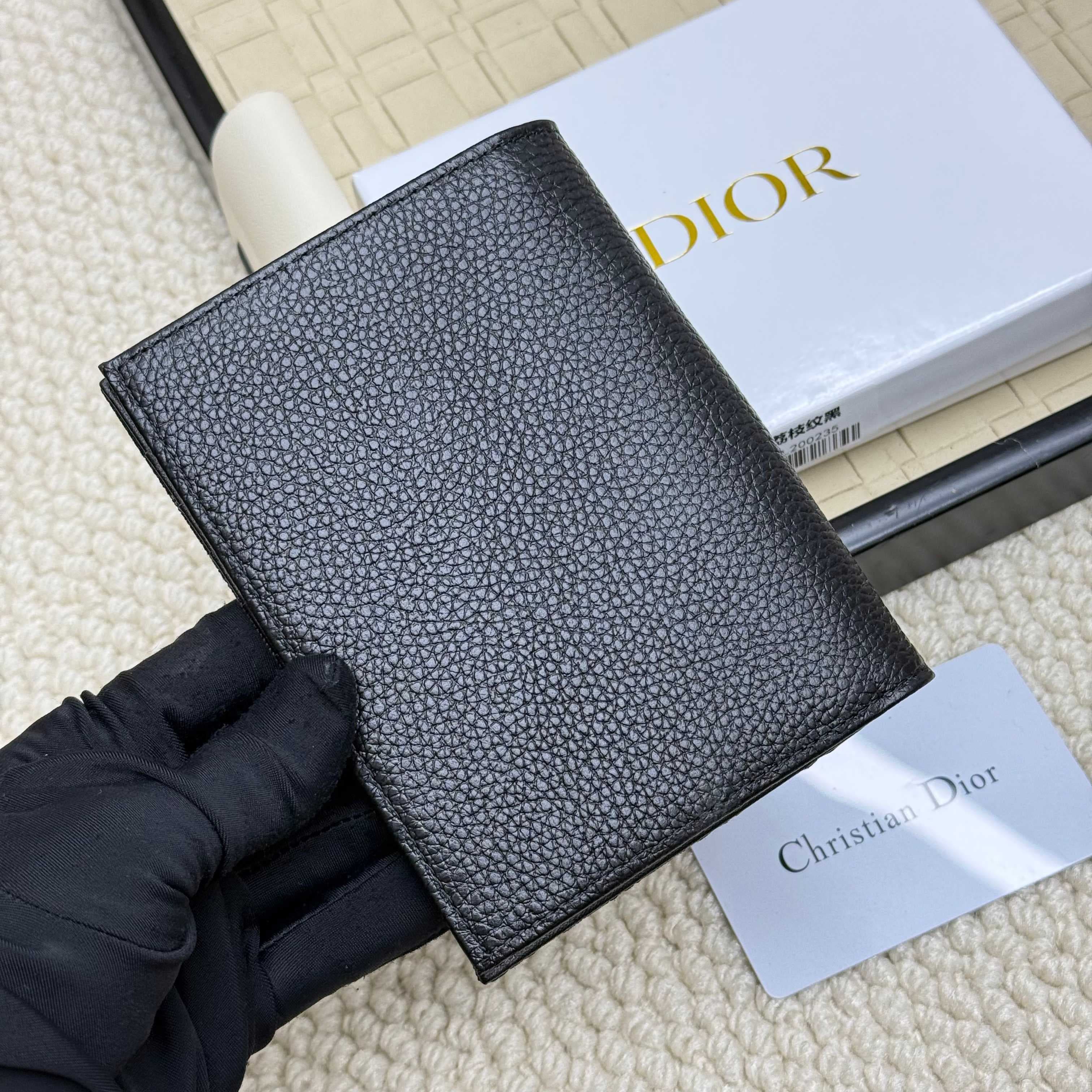 Dior Black Product H016