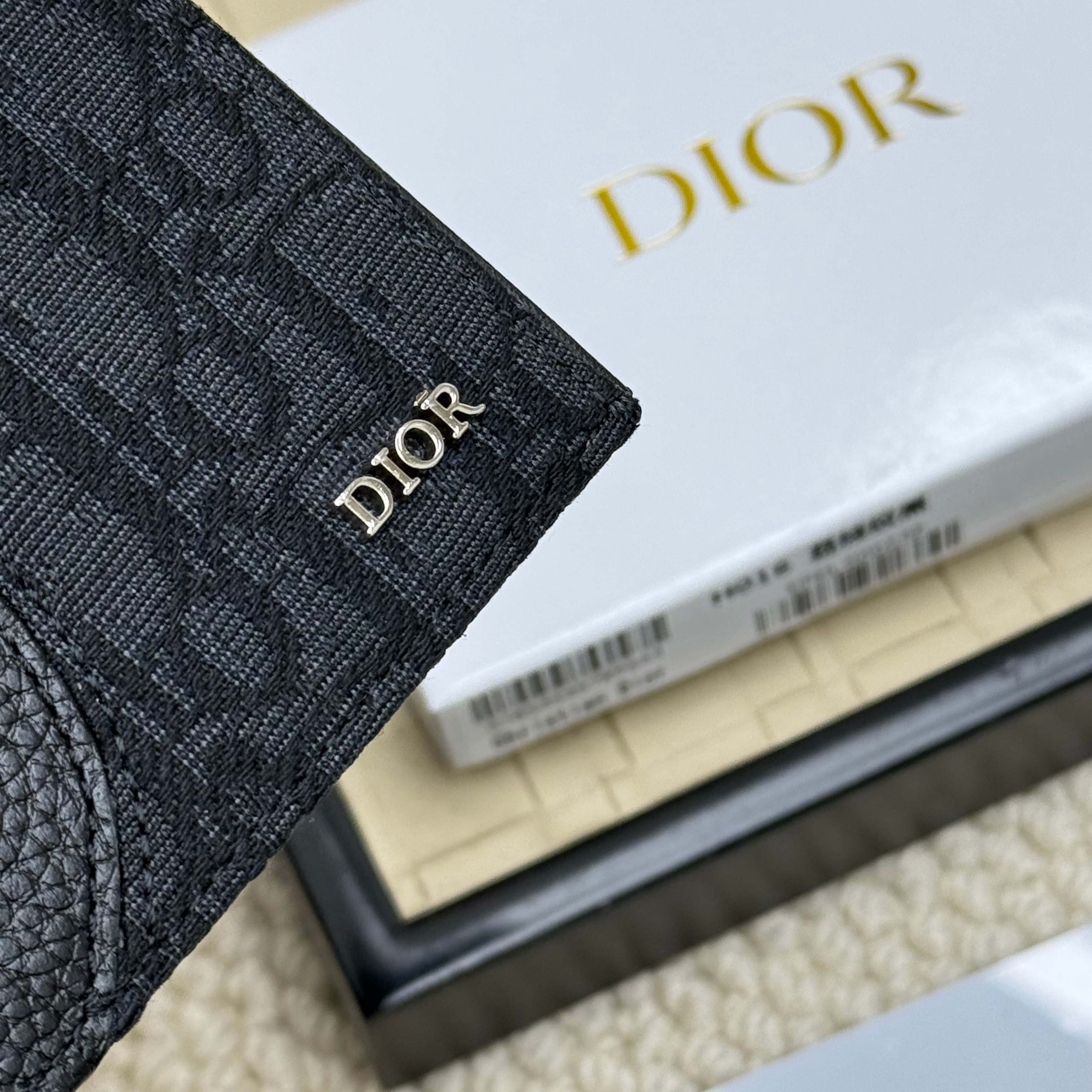 Dior Black Product H016